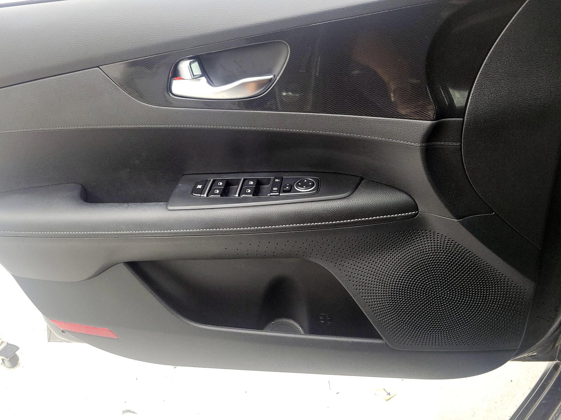 Thumbnail: 2022 Kia Forte - 12