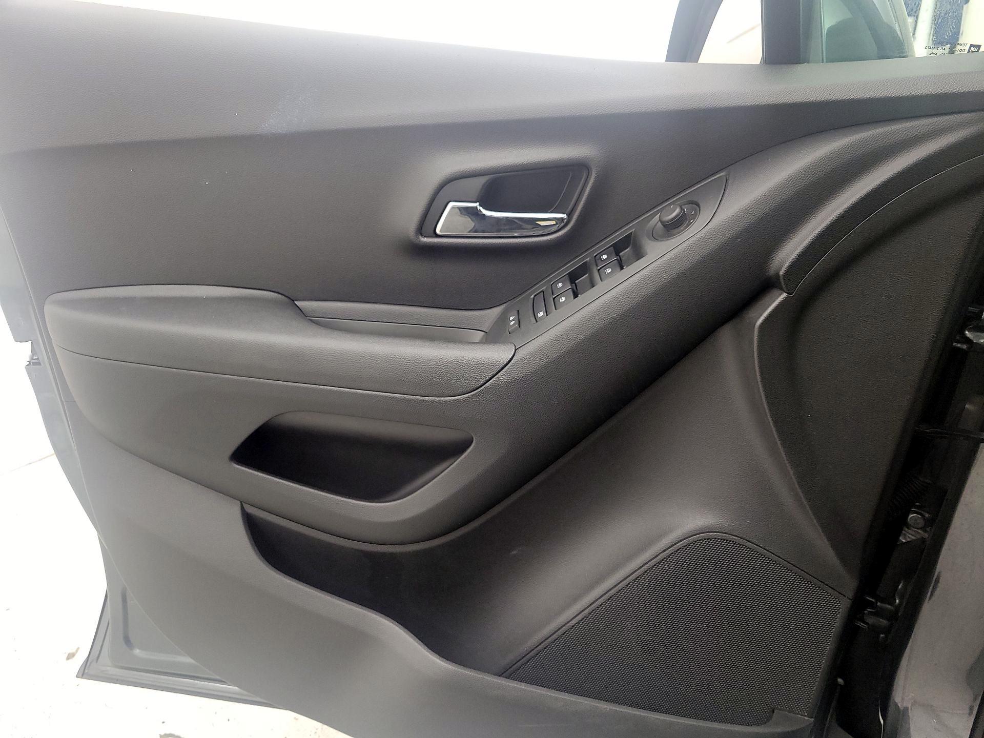 Thumbnail: 2019 Chevrolet Trax - 12