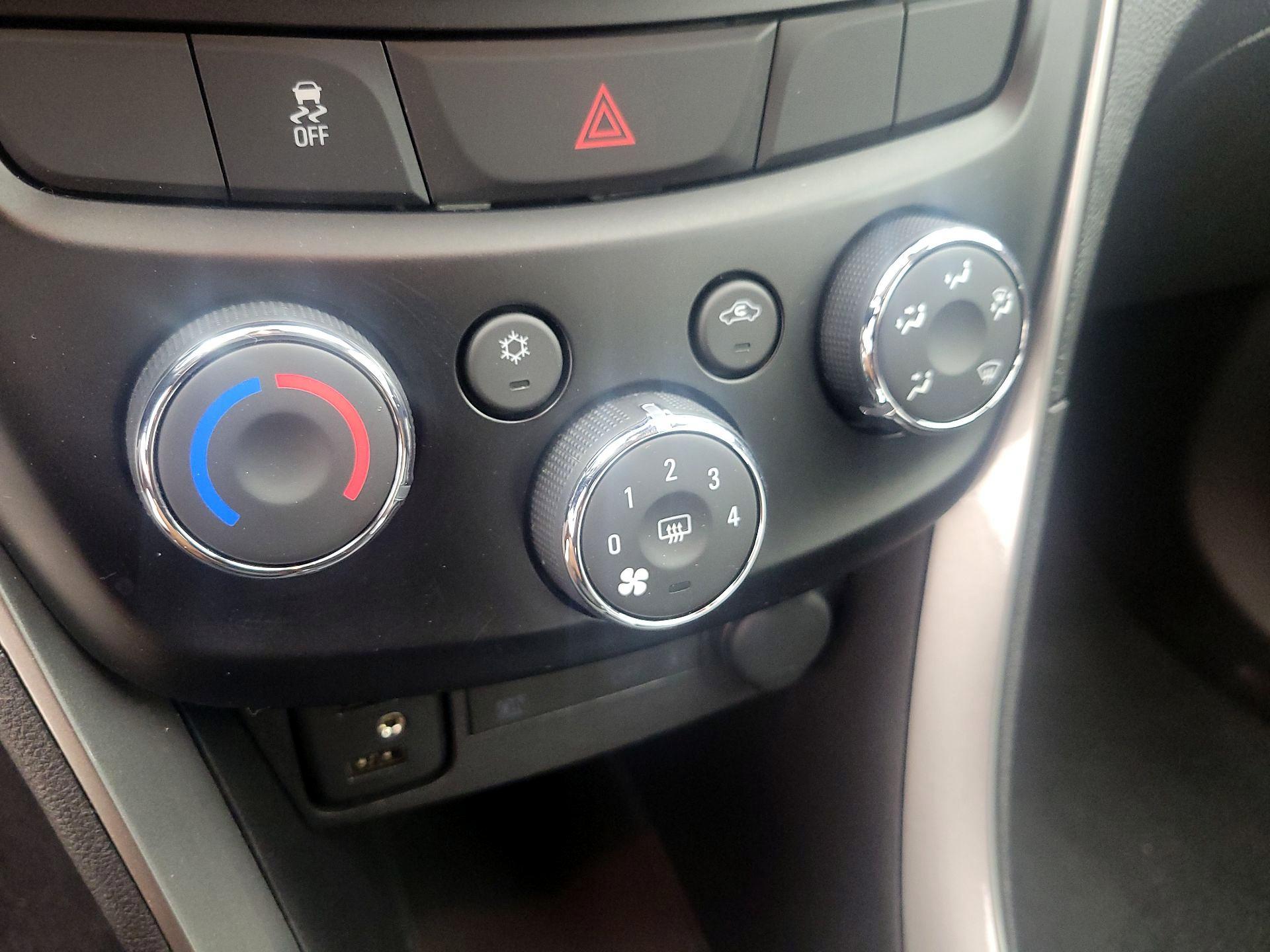 Thumbnail: 2019 Chevrolet Trax - 16