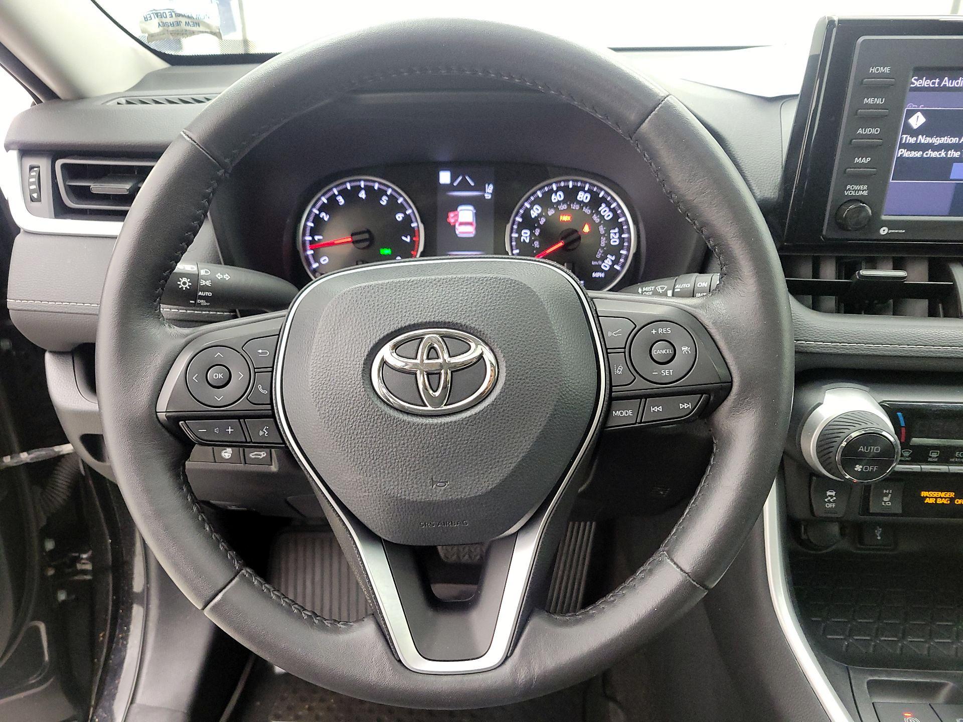 Thumbnail: 2022 Toyota RAV4 - 10