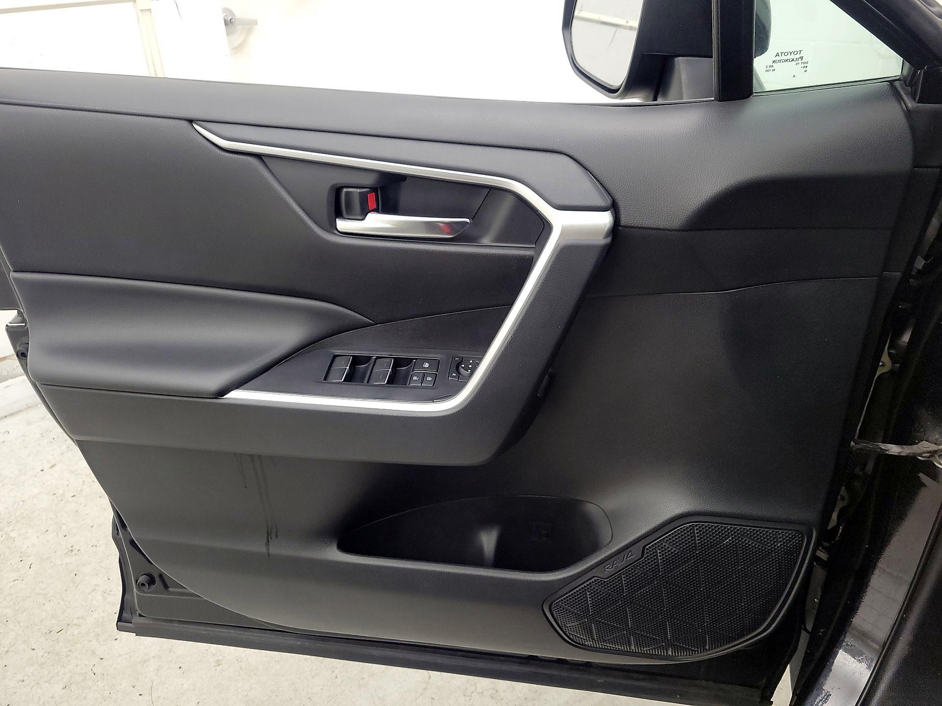 Thumbnail: 2022 Toyota RAV4 - 12