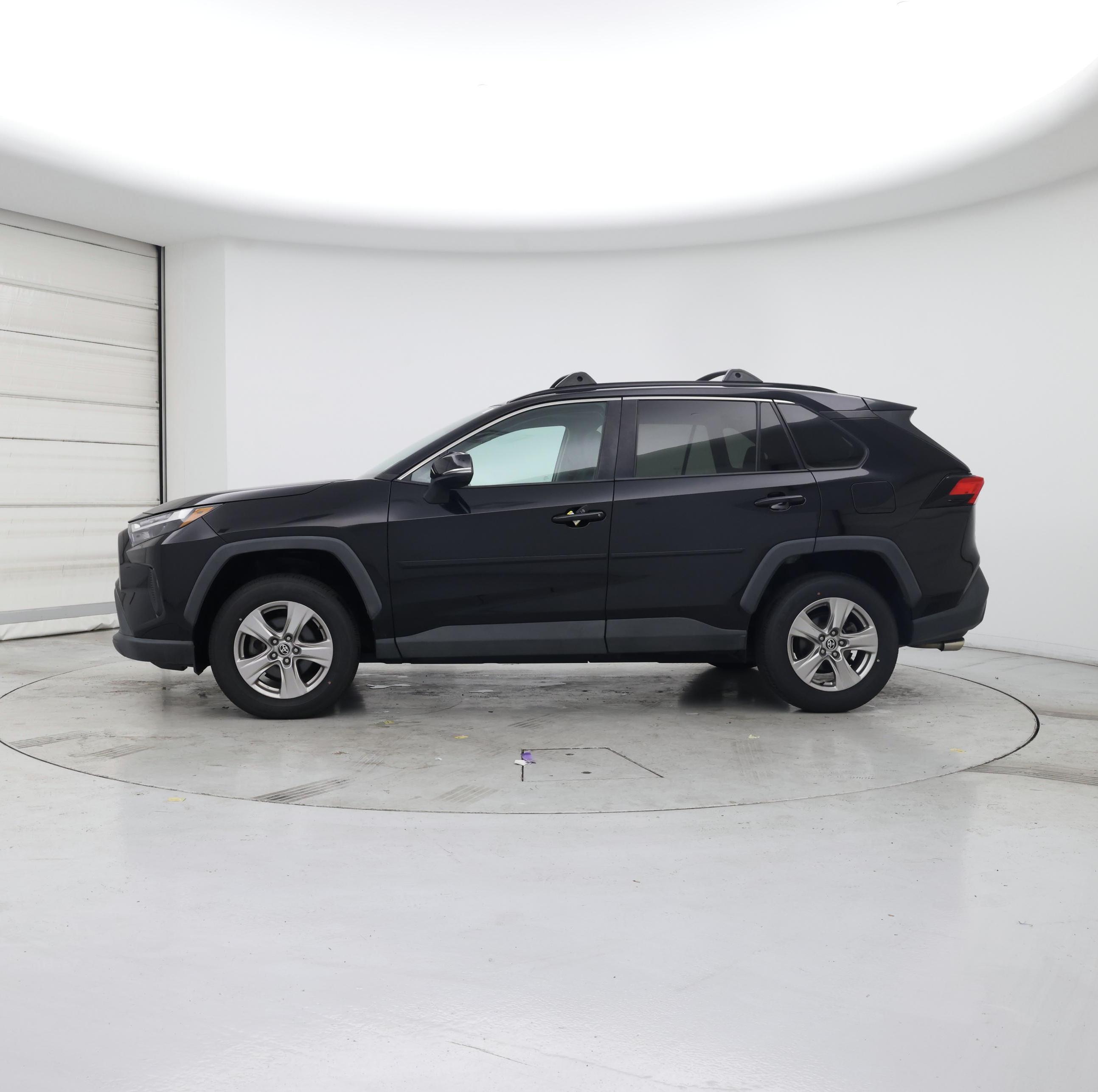 Thumbnail: 2022 Toyota RAV4 - 3