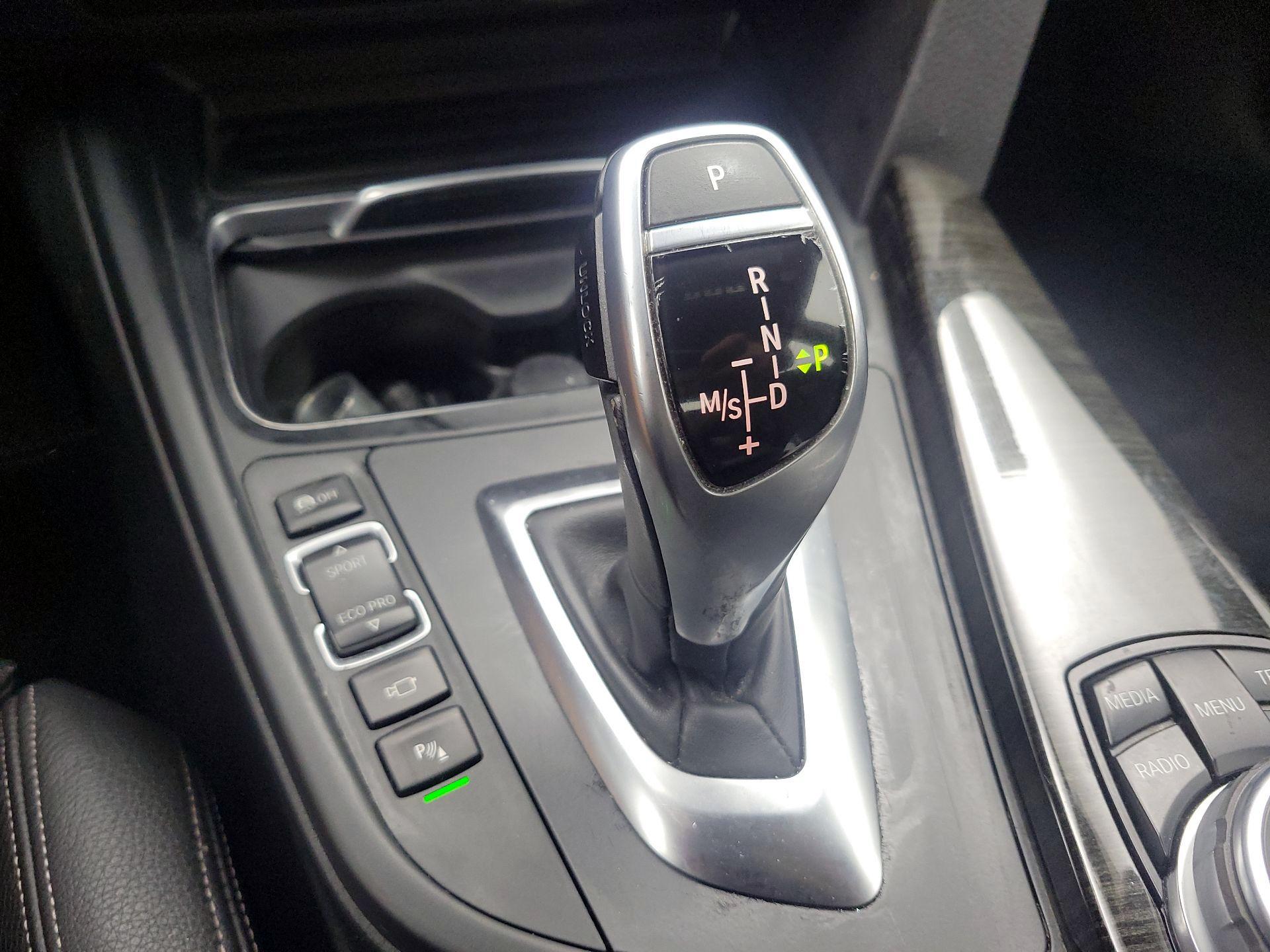 Thumbnail: 2016 BMW 3 Series - 18