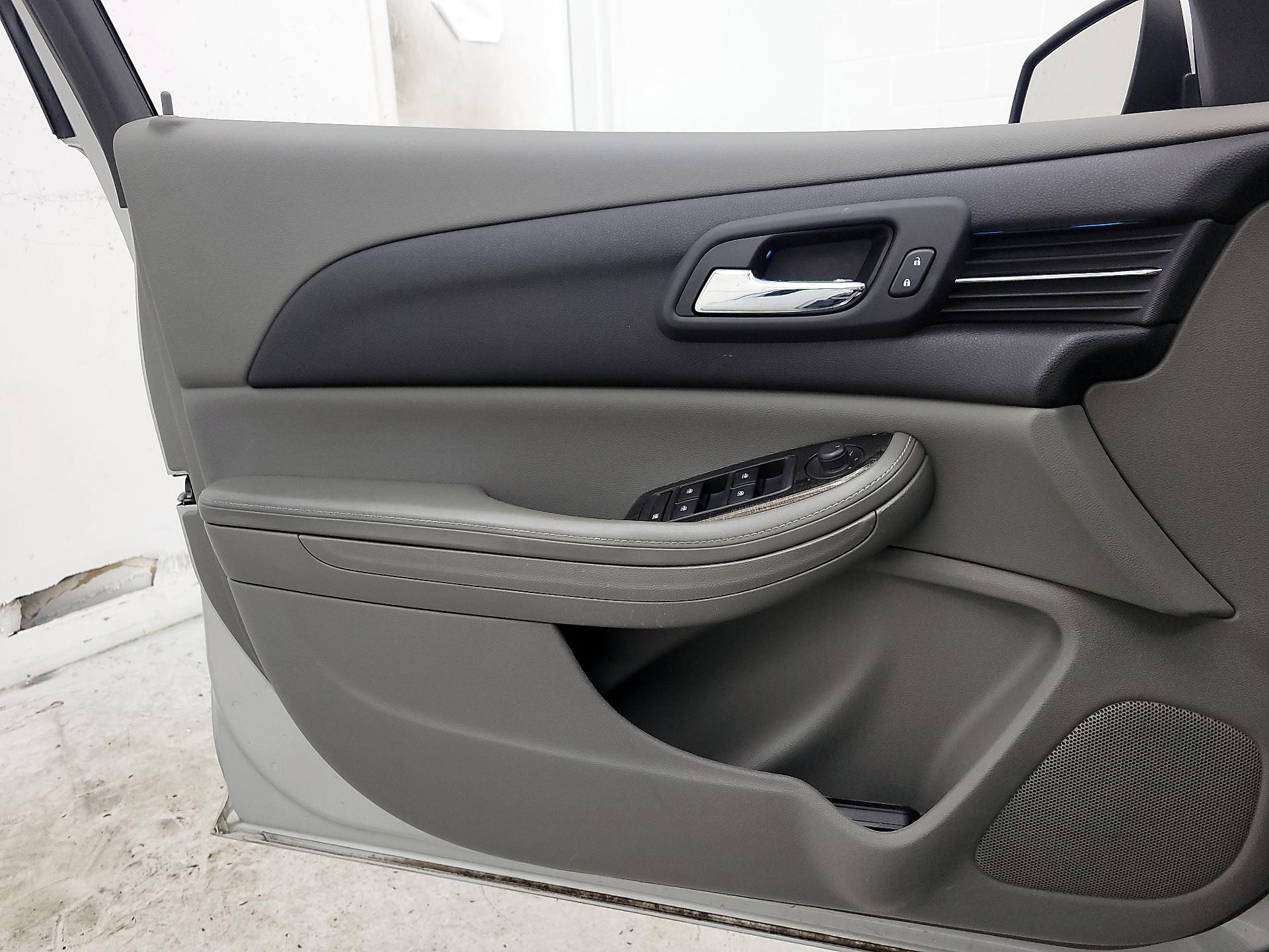 Thumbnail: 2016 Chevrolet Malibu - 12
