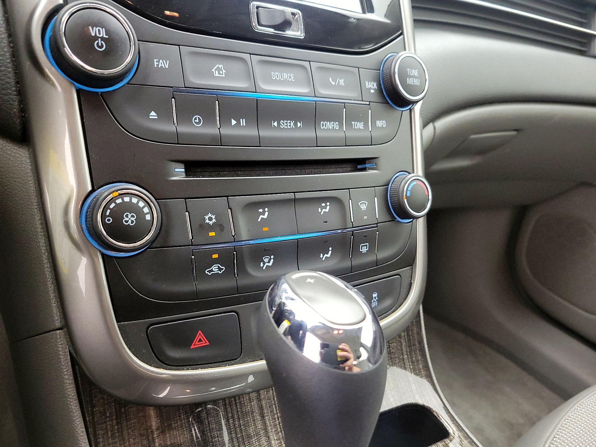 Thumbnail: 2016 Chevrolet Malibu - 16