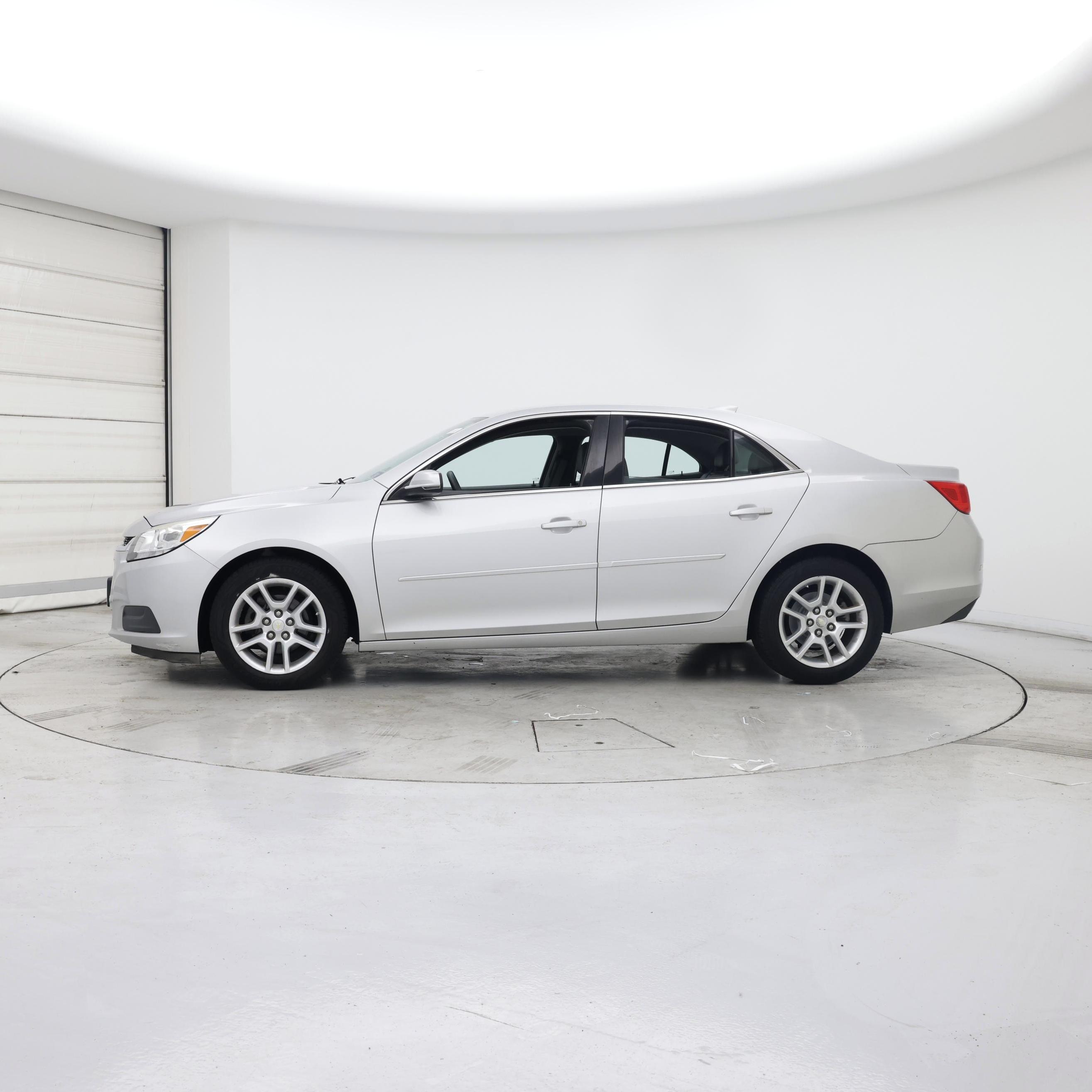 Thumbnail: 2016 Chevrolet Malibu - 3