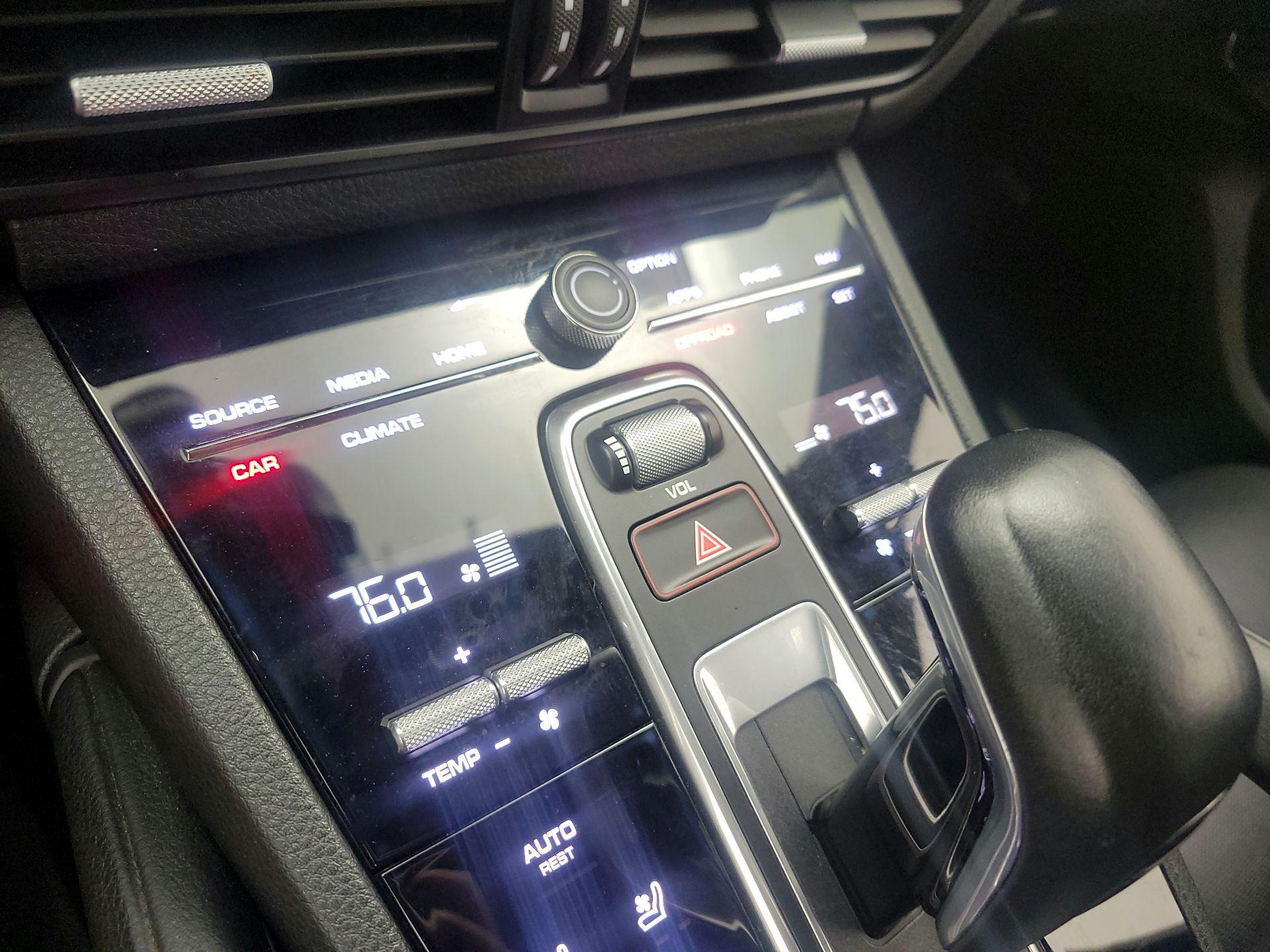 Thumbnail: 2019 Porsche Cayenne - 16