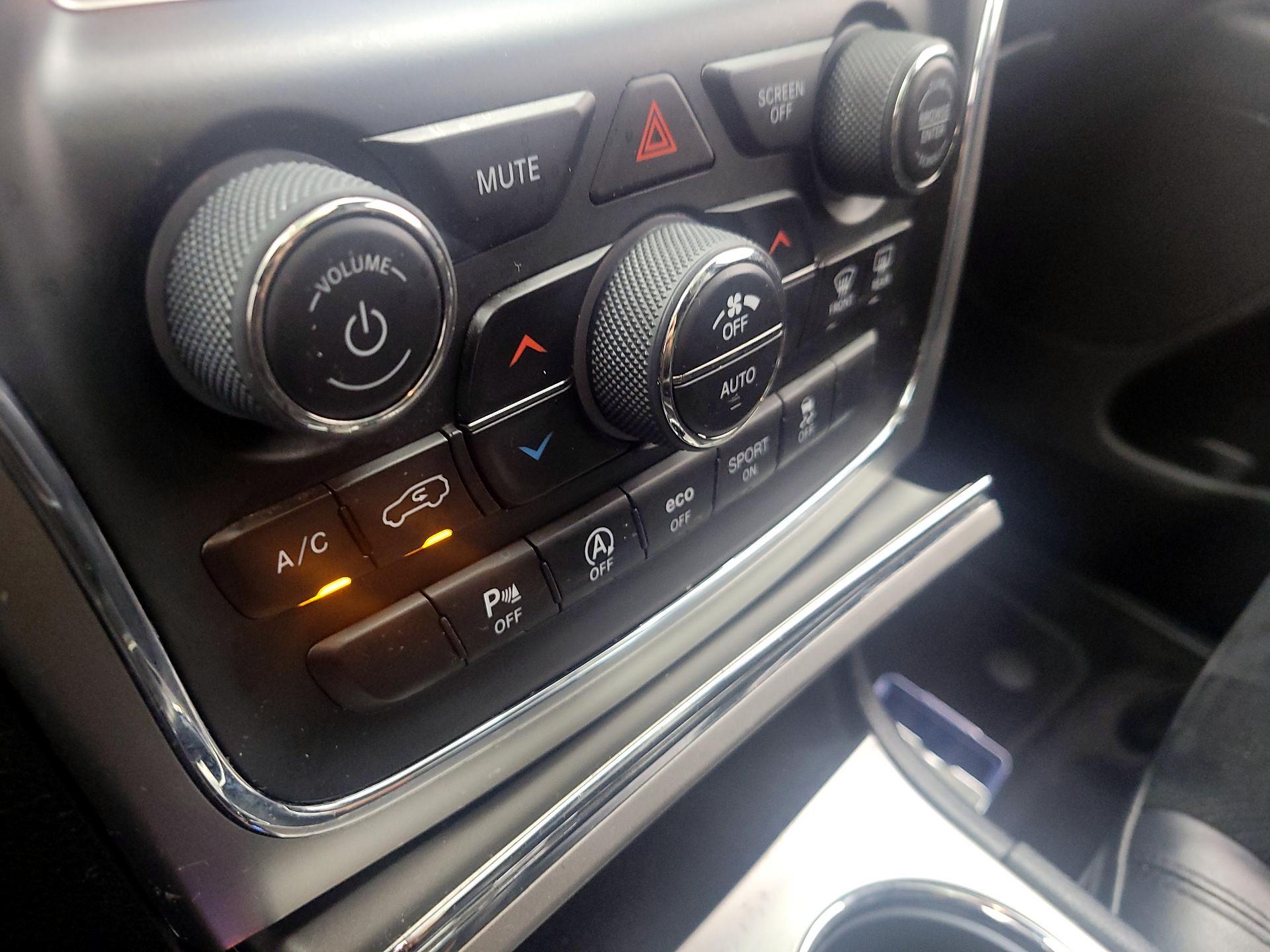Thumbnail: 2018 Jeep Grand Cherokee - 17