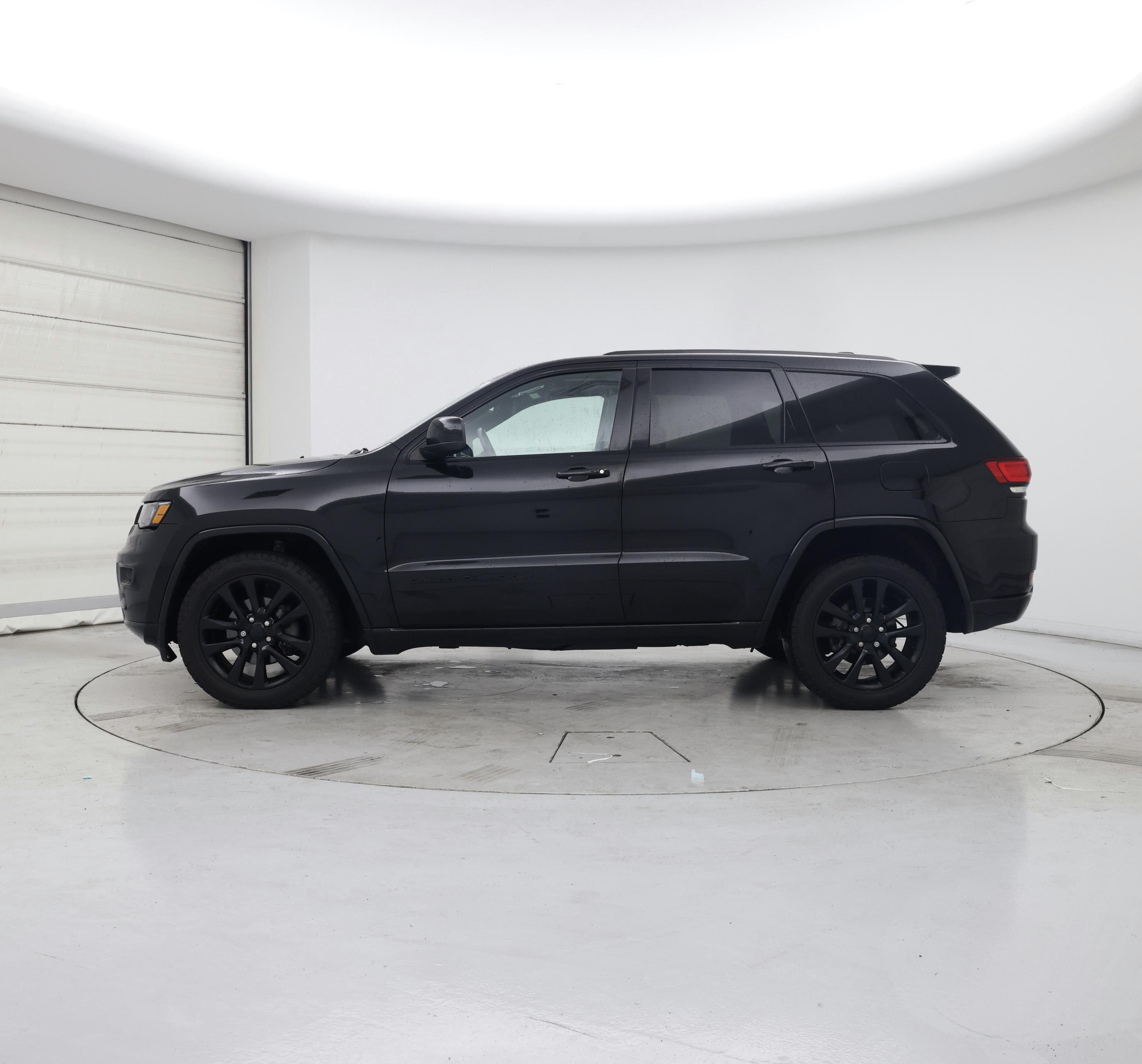 Thumbnail: 2018 Jeep Grand Cherokee - 3