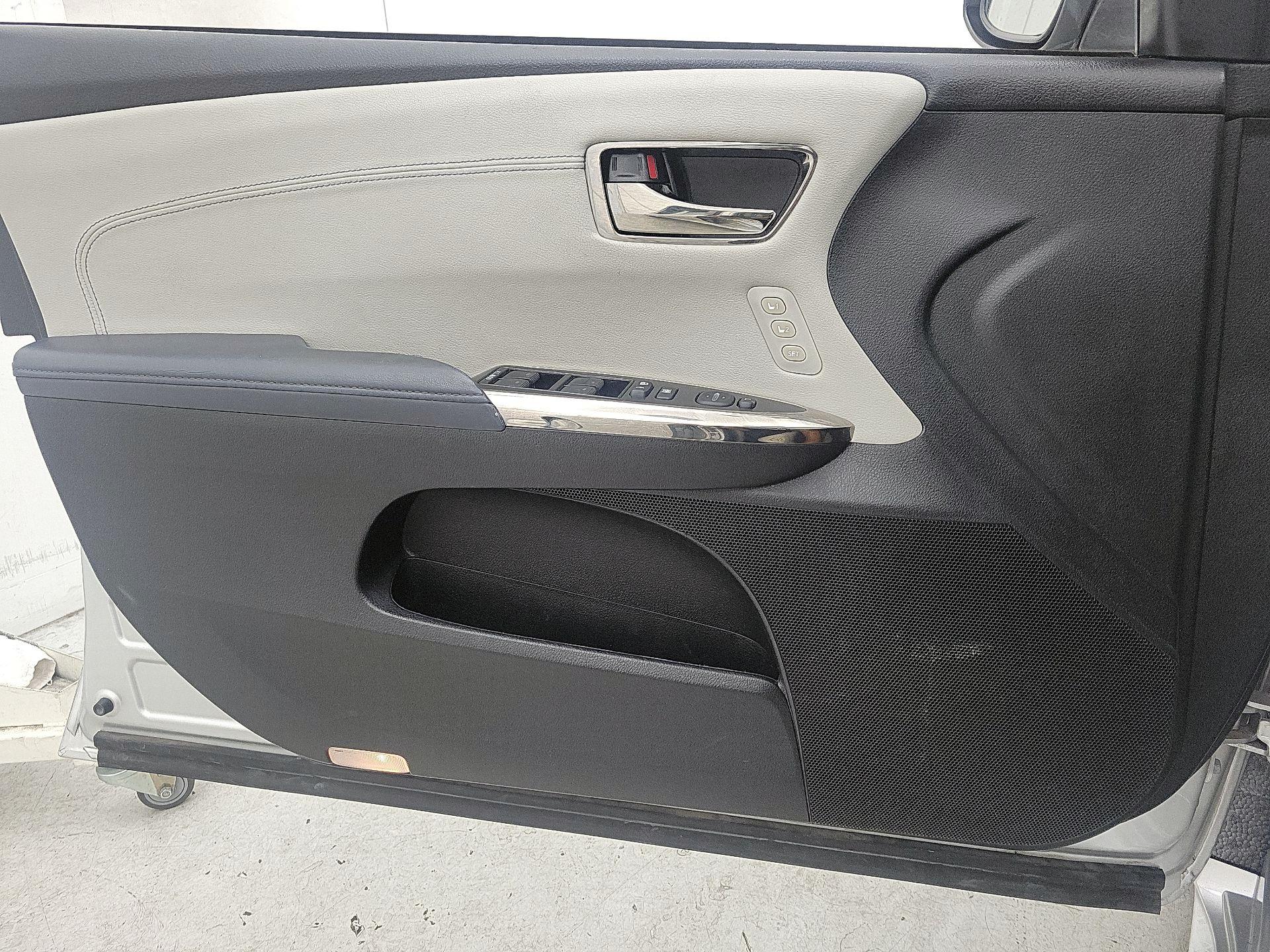 Thumbnail: 2014 Toyota Avalon - 12