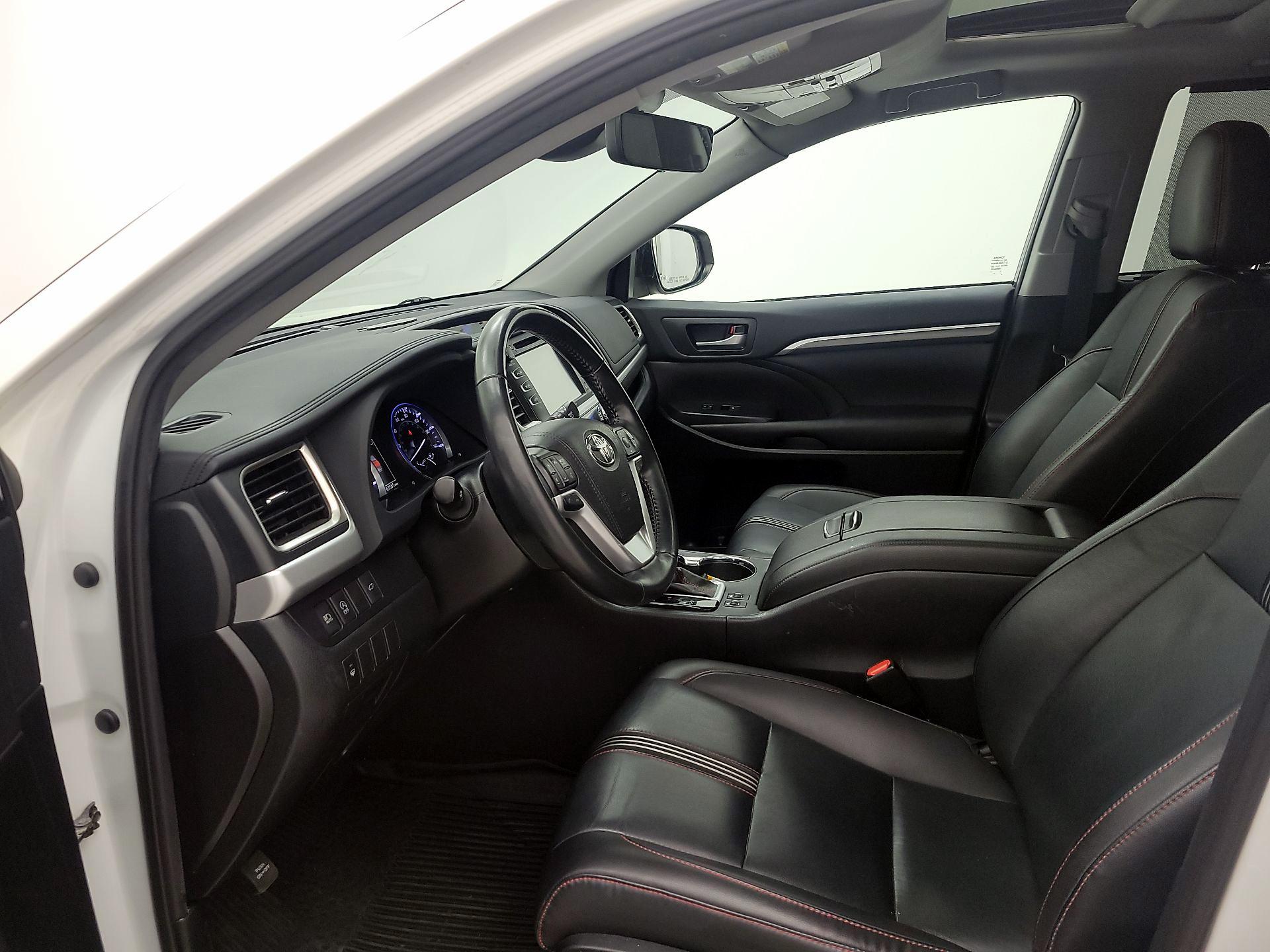 Thumbnail: 2019 Toyota Highlander - 11