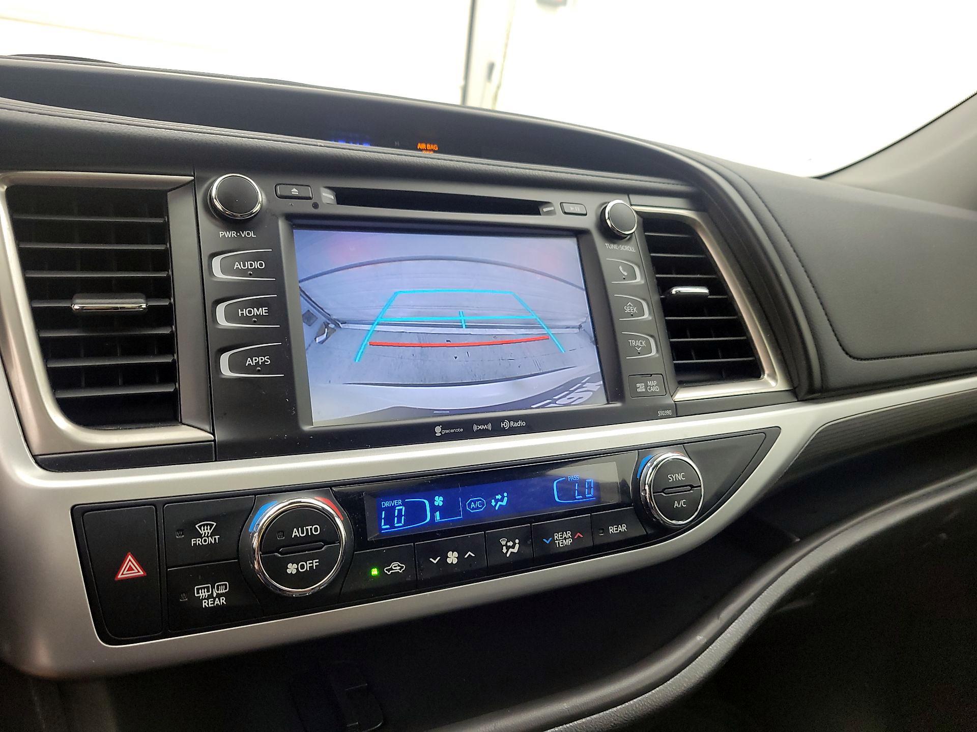 Thumbnail: 2019 Toyota Highlander - 14