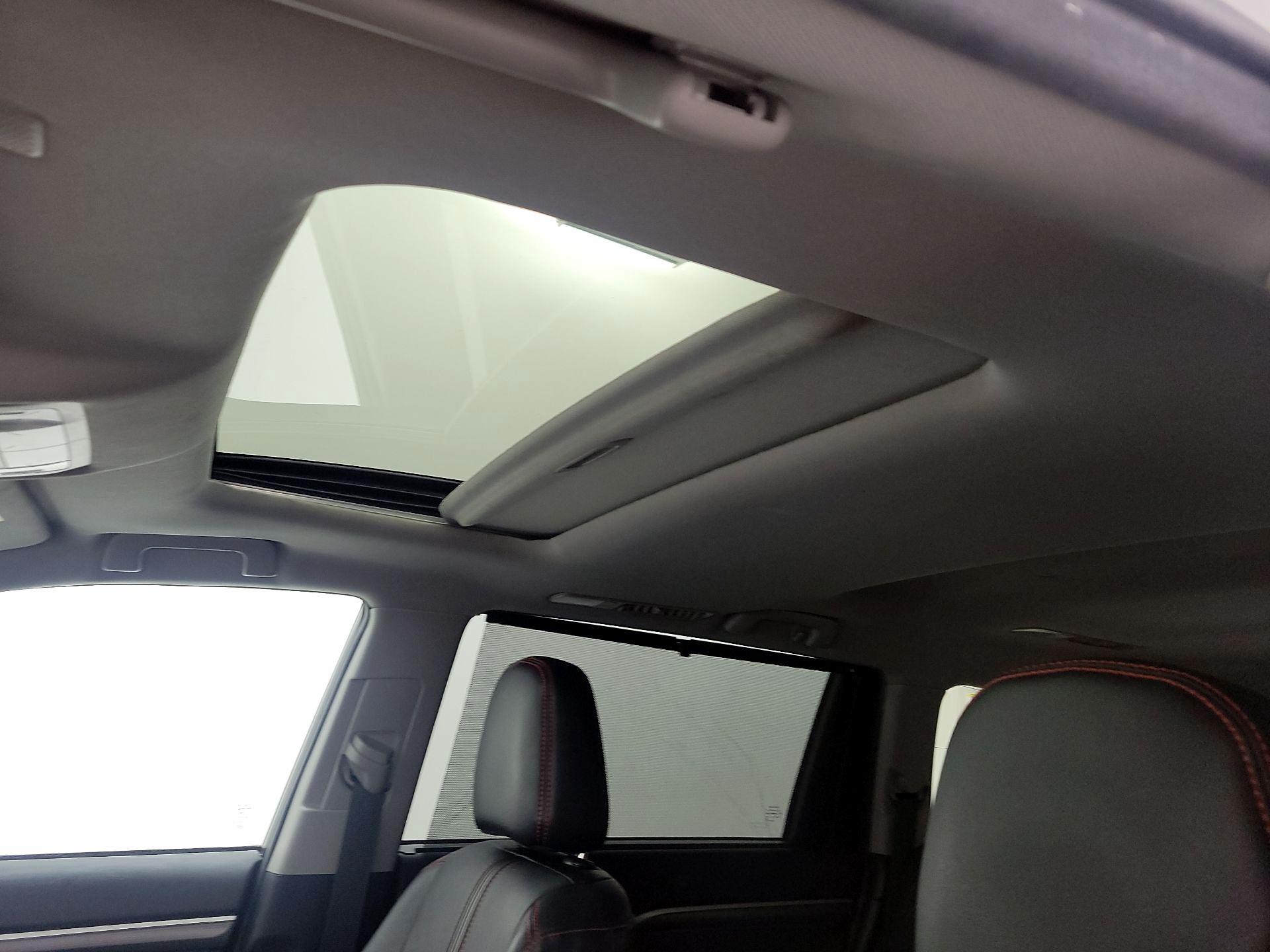 Thumbnail: 2019 Toyota Highlander - 19