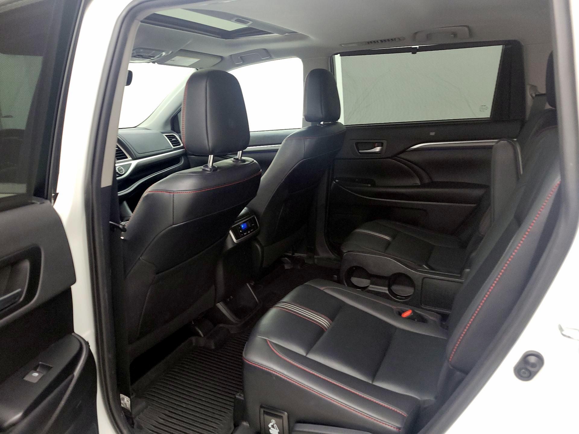 Thumbnail: 2019 Toyota Highlander - 20