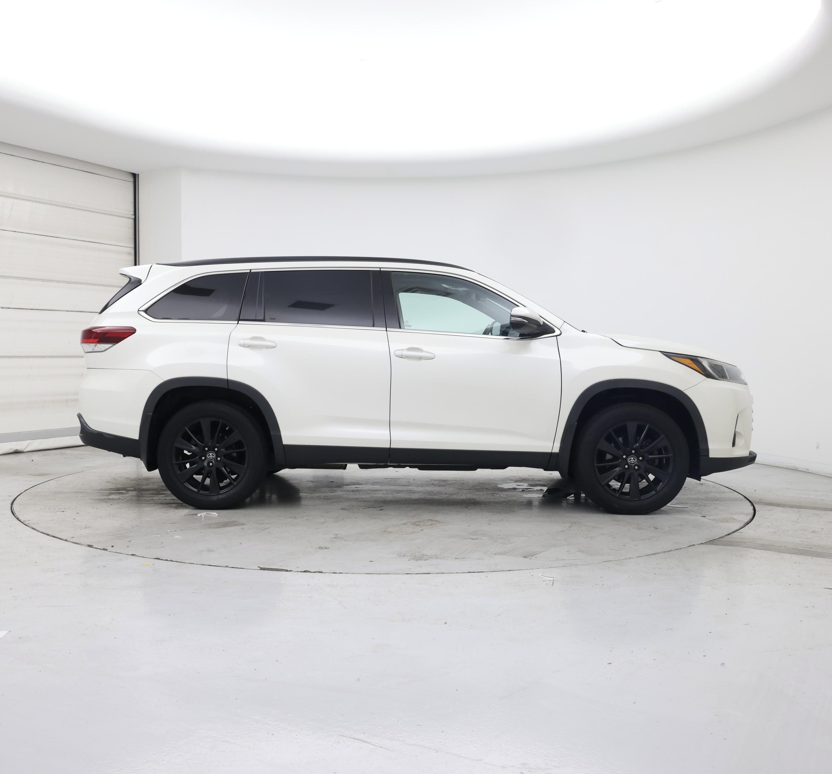Thumbnail: 2019 Toyota Highlander - 7