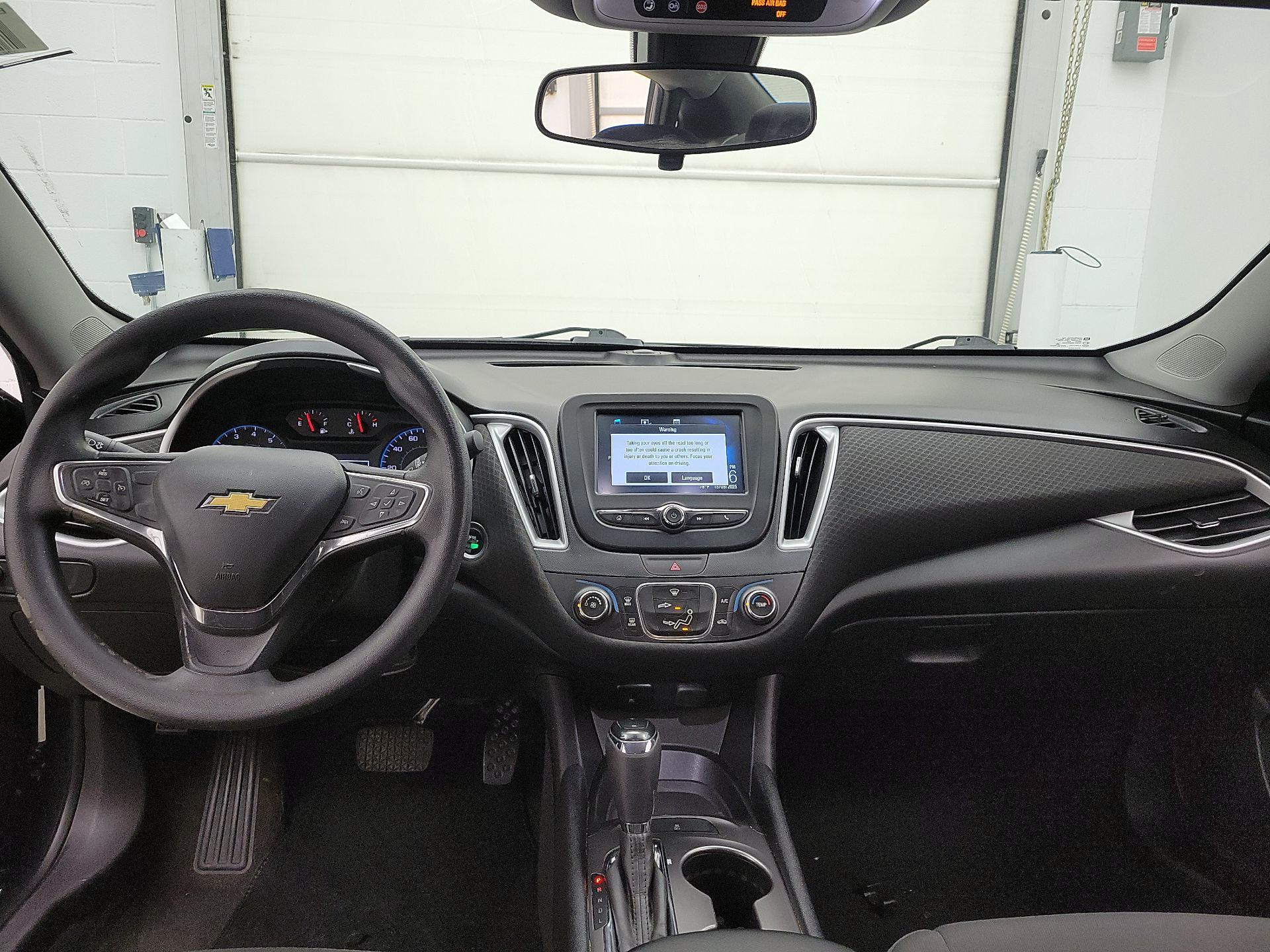 Thumbnail: 2017 Chevrolet Malibu - 9