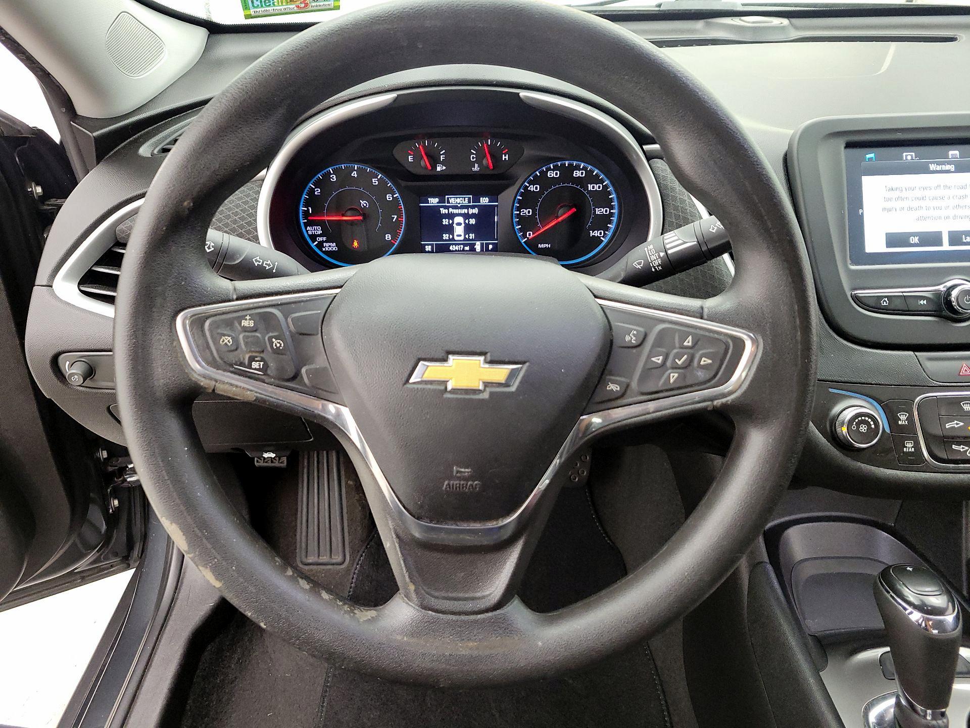 Thumbnail: 2017 Chevrolet Malibu - 10