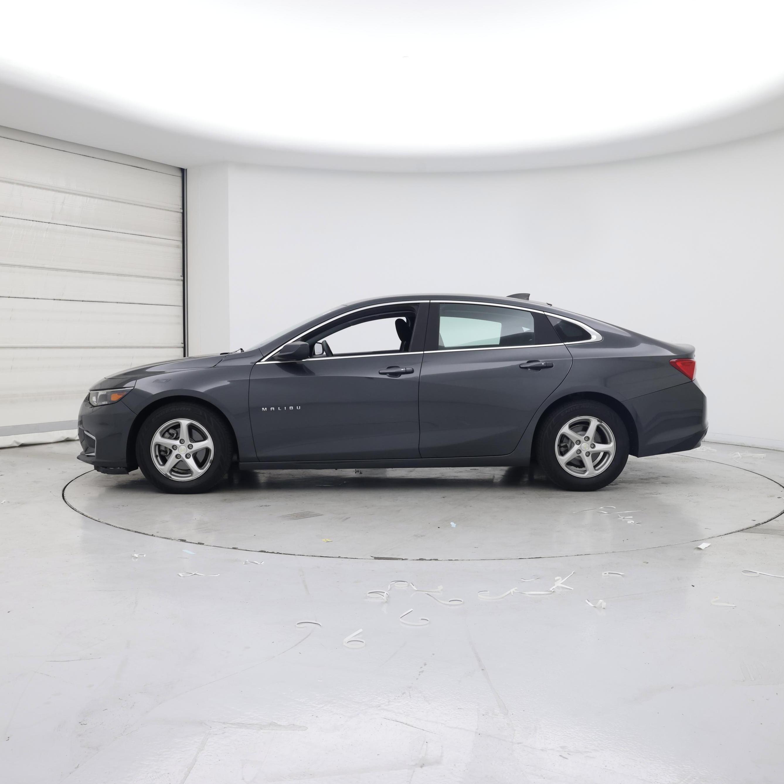Thumbnail: 2017 Chevrolet Malibu - 3