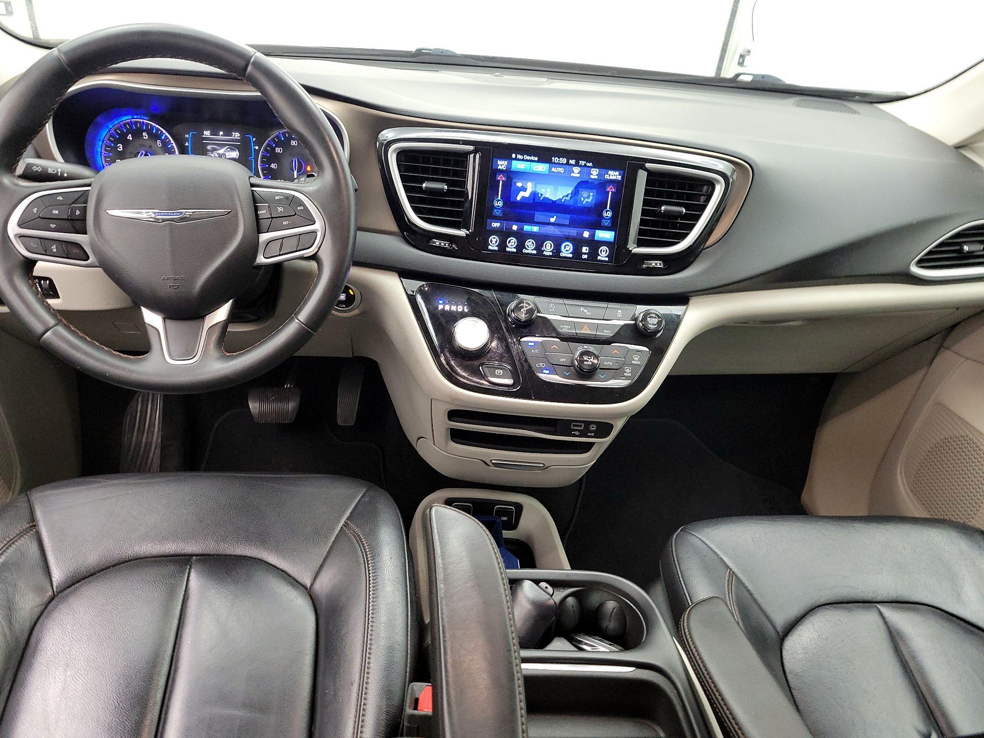 Thumbnail: 2017 Chrysler Pacifica - 9