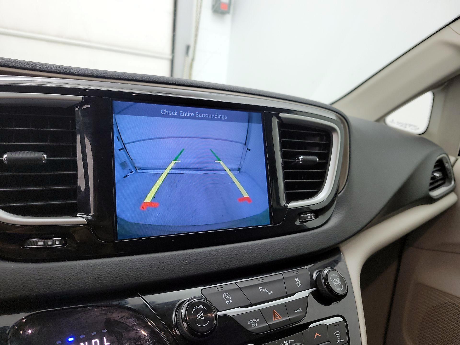 Thumbnail: 2017 Chrysler Pacifica - 14