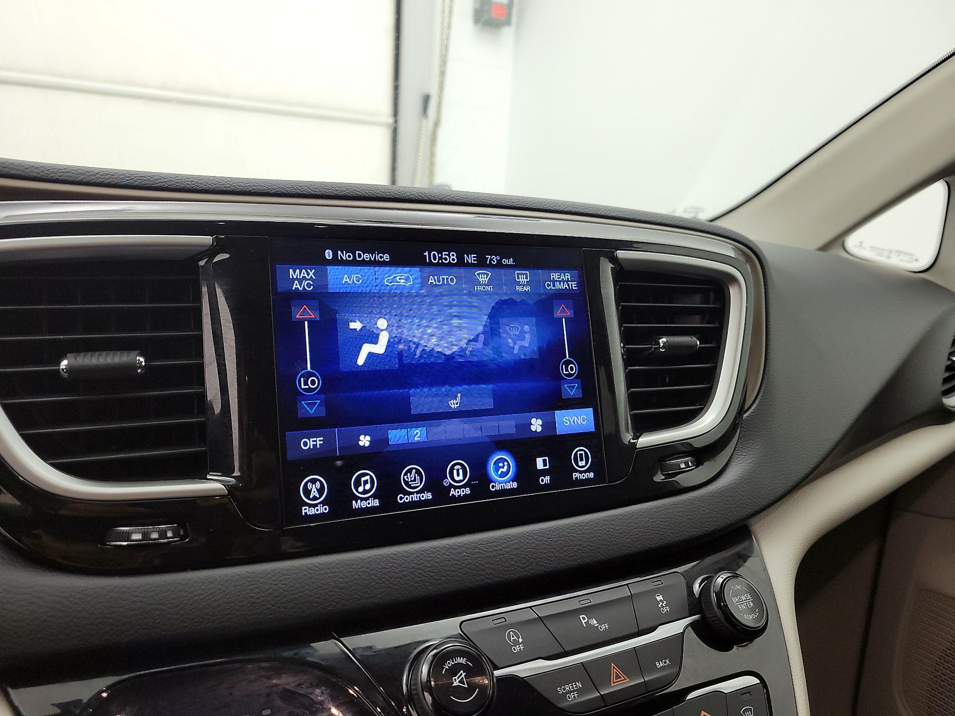 Thumbnail: 2017 Chrysler Pacifica - 15
