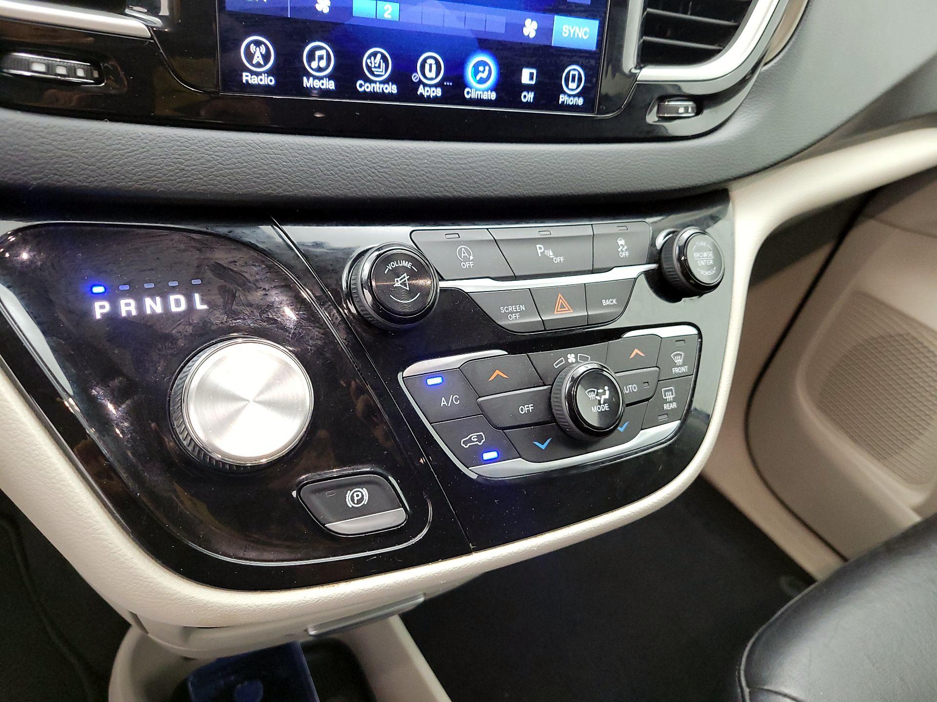 Thumbnail: 2017 Chrysler Pacifica - 16