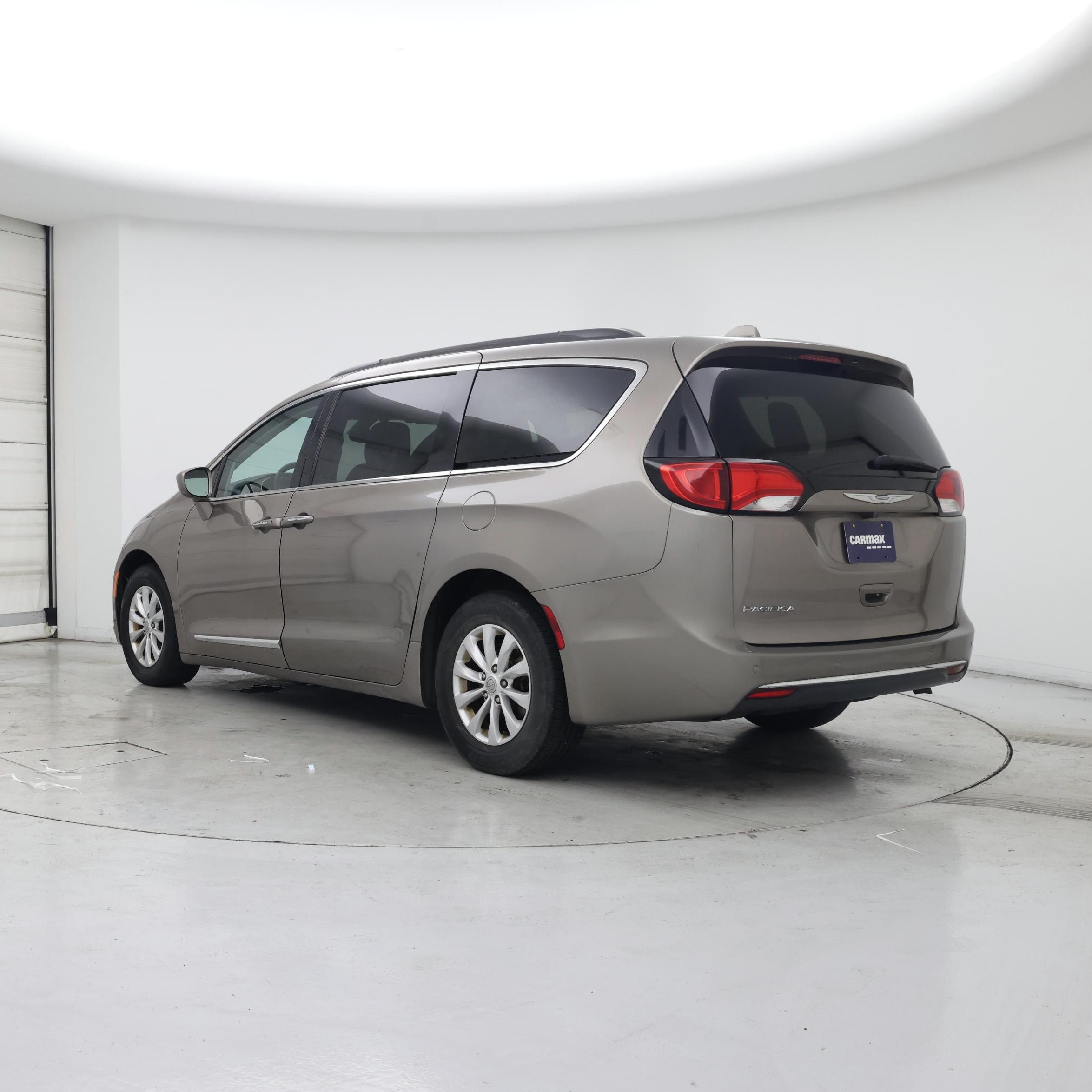 Thumbnail: 2017 Chrysler Pacifica - 2