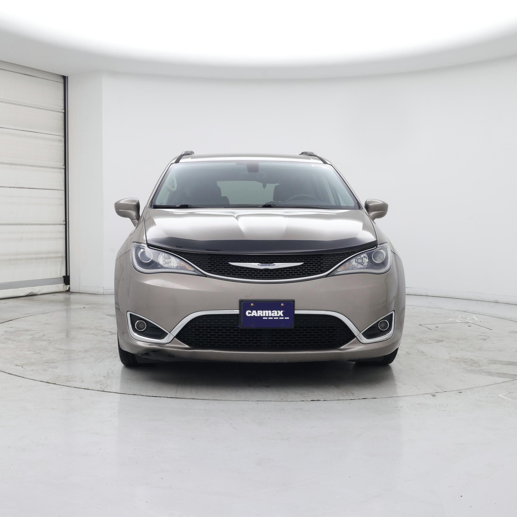 Thumbnail: 2017 Chrysler Pacifica - 5