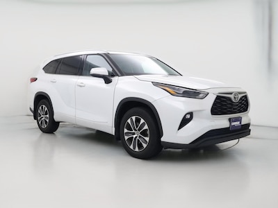 White 2022 Toyota Highlander XLE