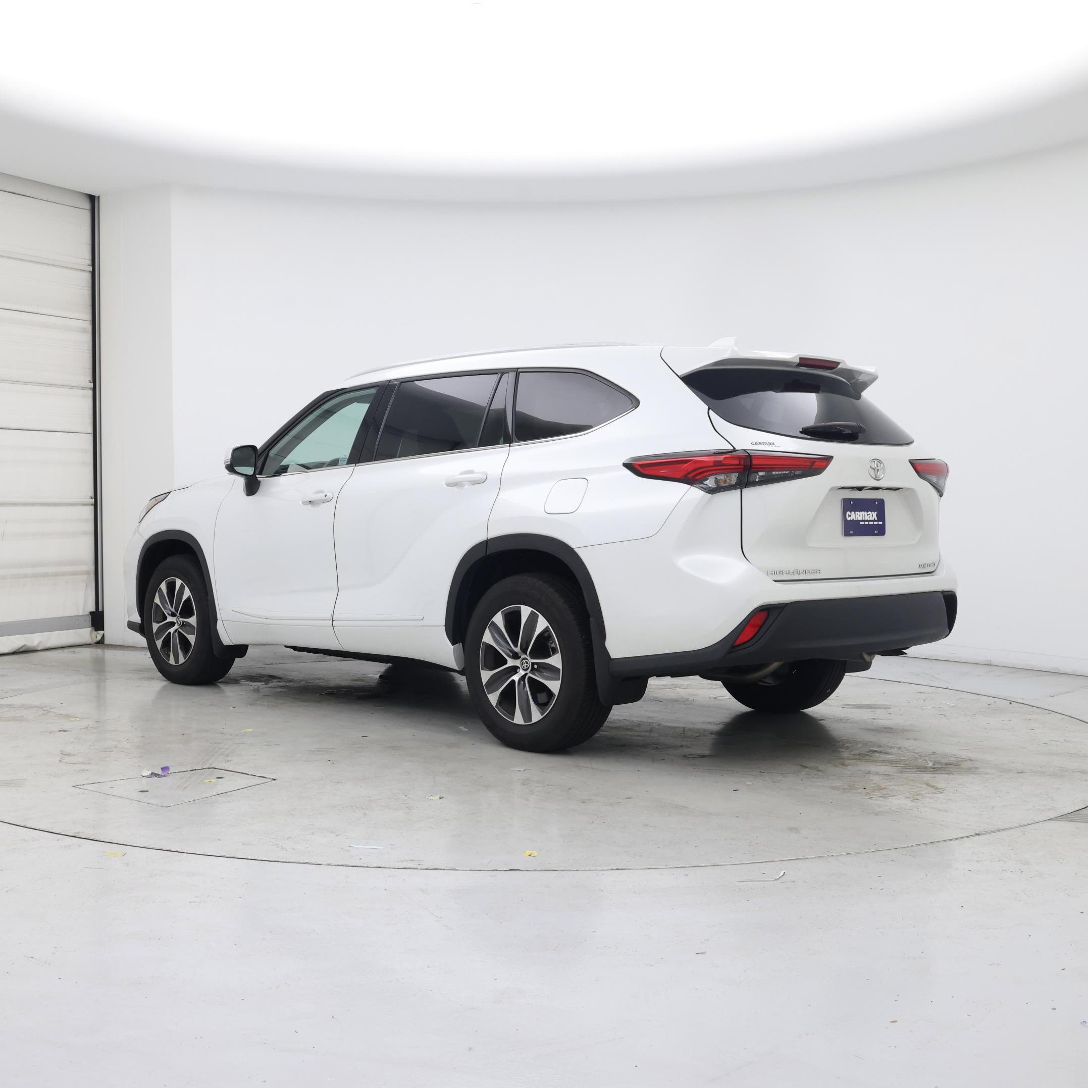 Thumbnail: 2022 Toyota Highlander - 2