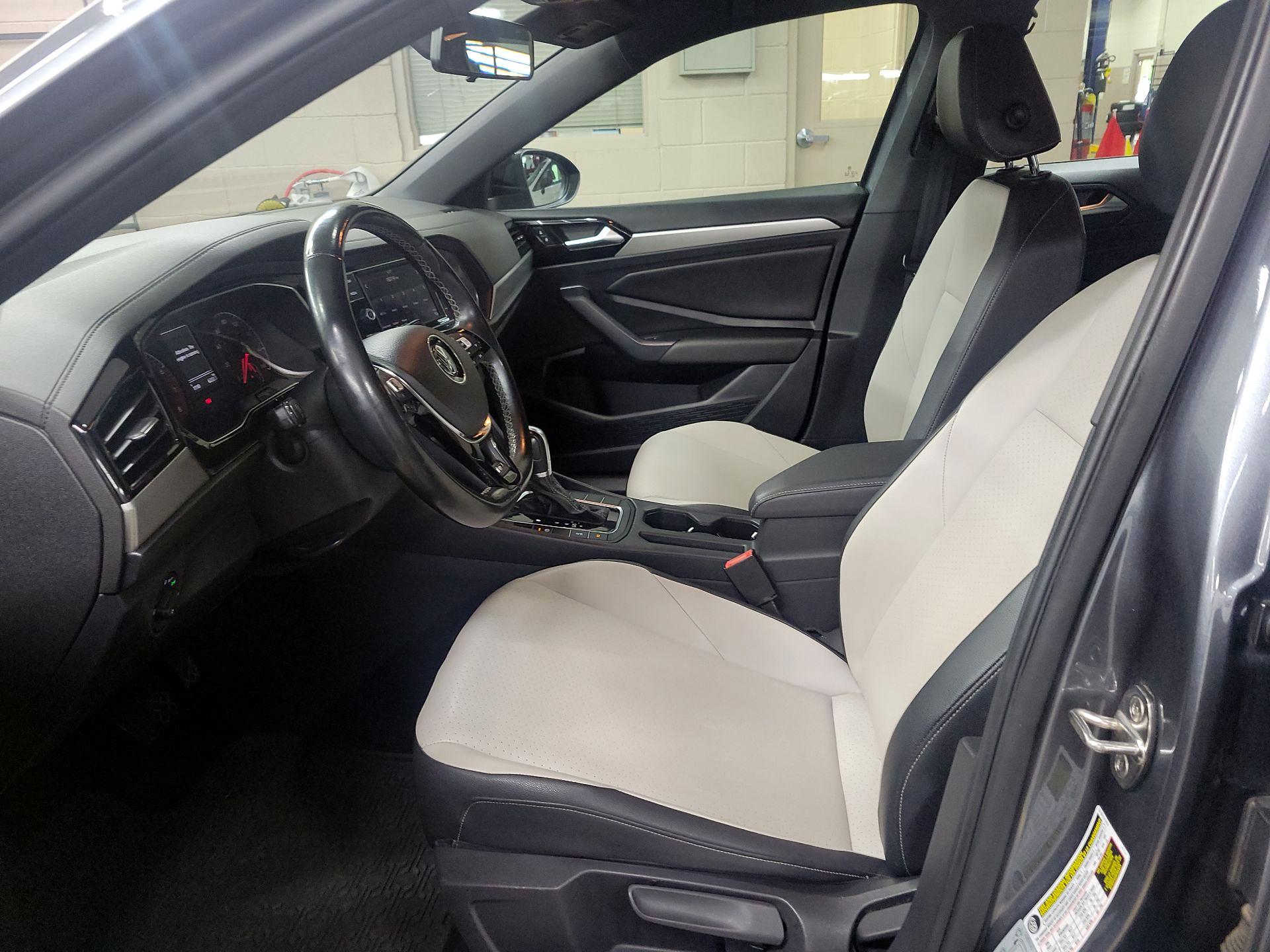 Thumbnail: 2019 Volkswagen Jetta - 11