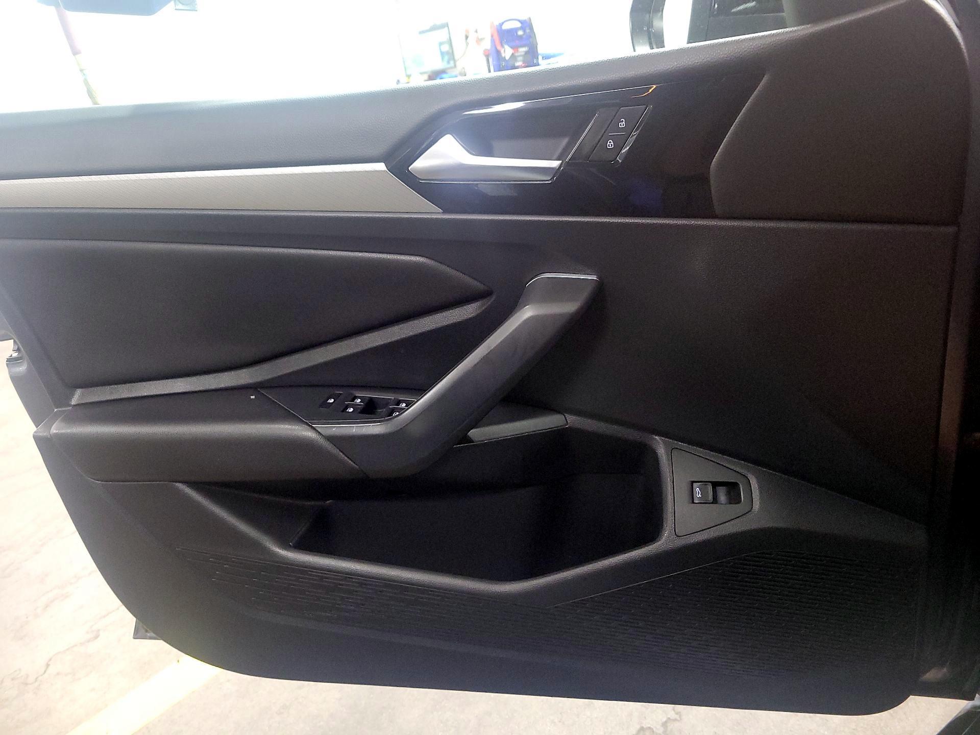 Thumbnail: 2019 Volkswagen Jetta - 12