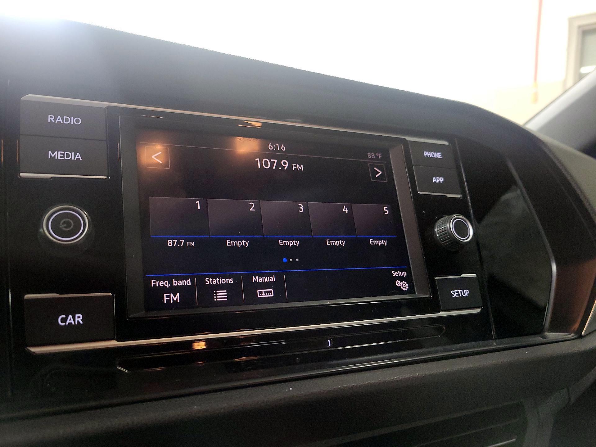 Thumbnail: 2019 Volkswagen Jetta - 14