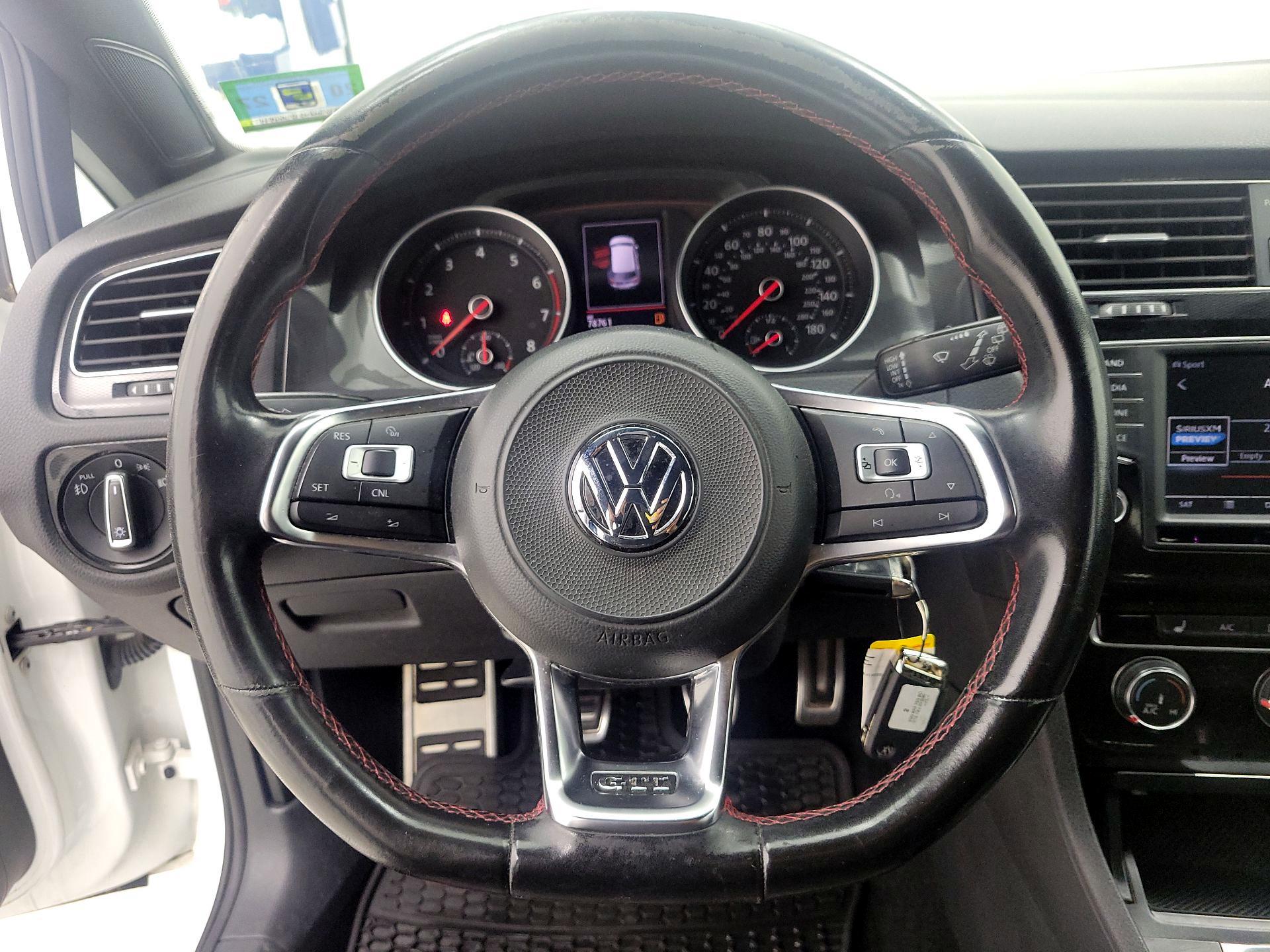 Thumbnail: 2017 Volkswagen Golf - 10