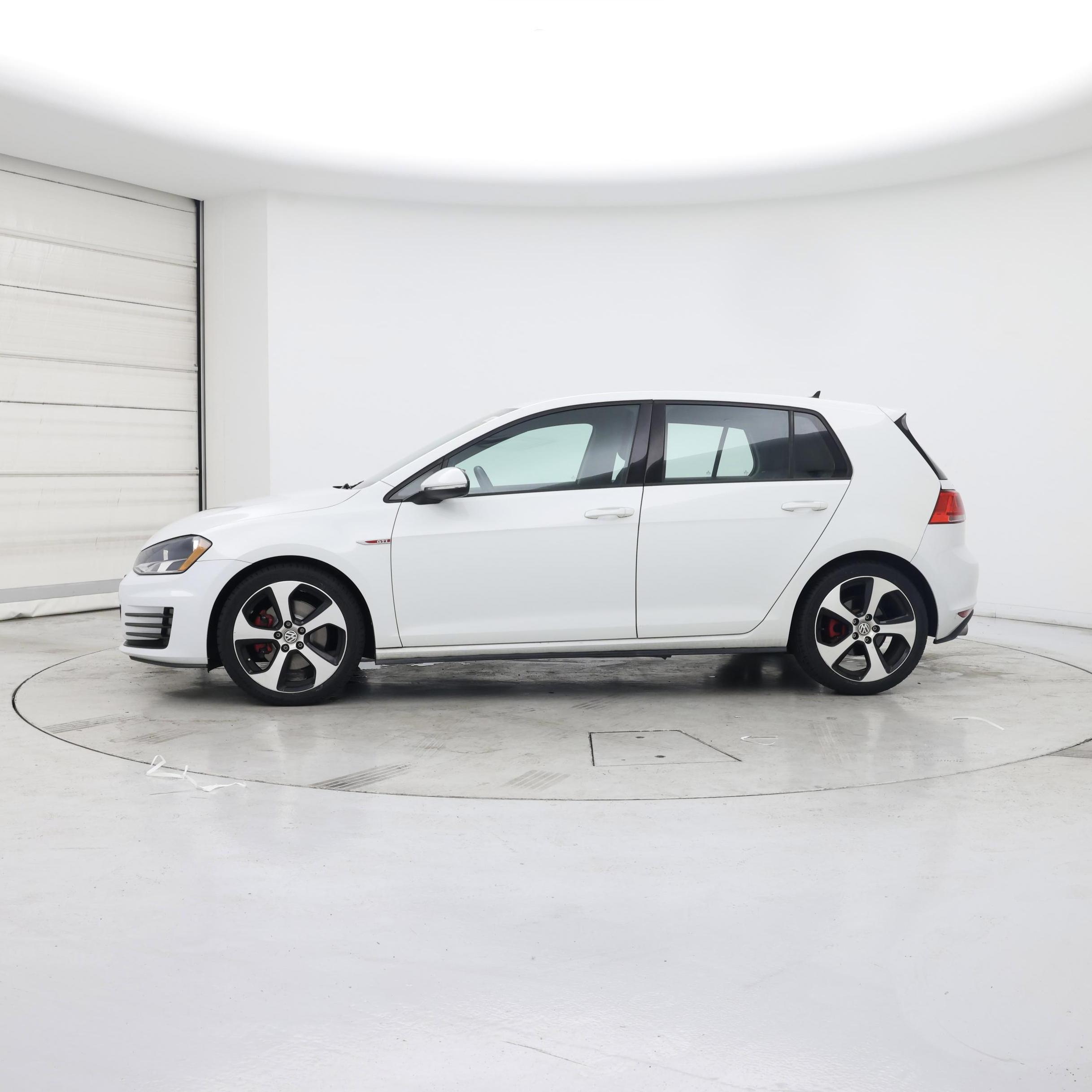 Thumbnail: 2017 Volkswagen Golf - 3