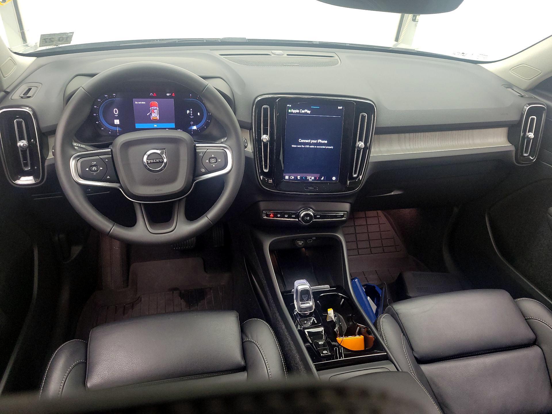 Thumbnail: 2023 Volvo XC40 - 9