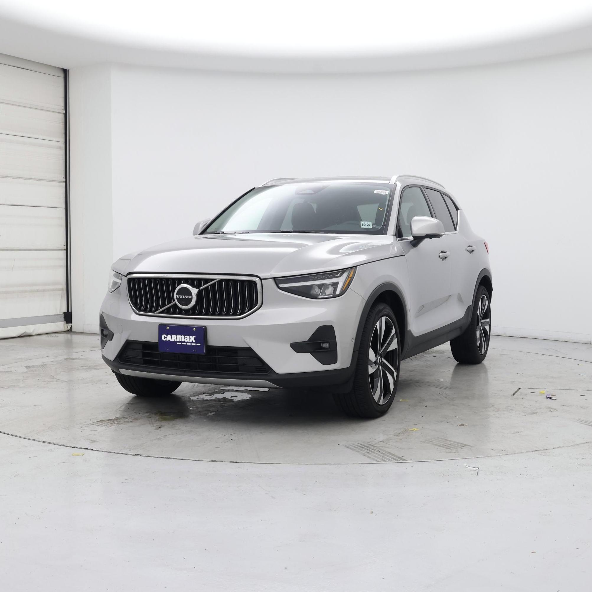 Thumbnail: 2023 Volvo XC40 - 4