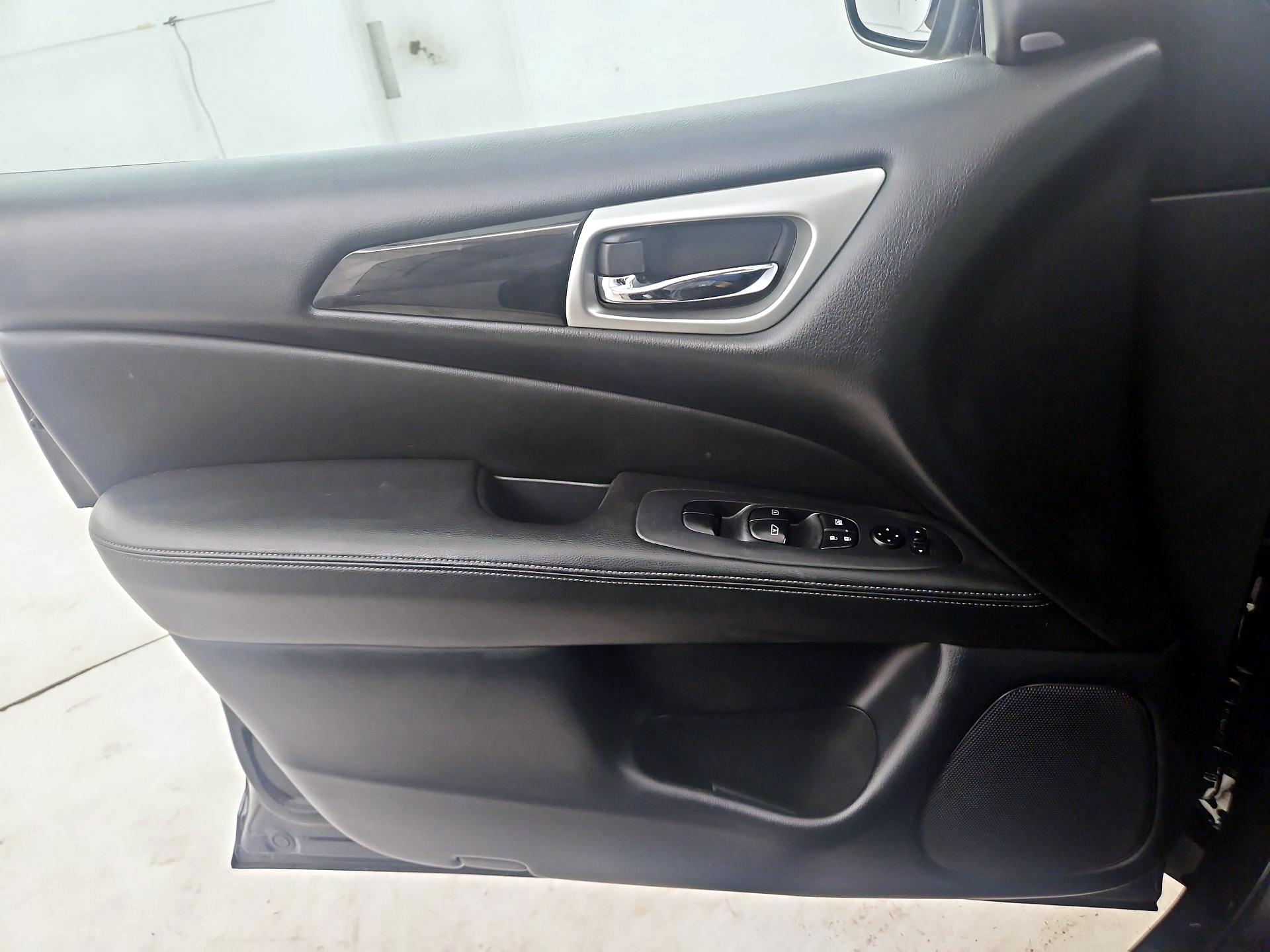 Thumbnail: 2019 Nissan Pathfinder - 12