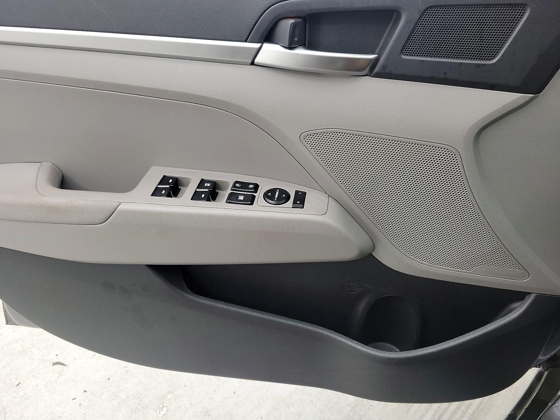 Thumbnail: 2020 Hyundai Elantra - 12