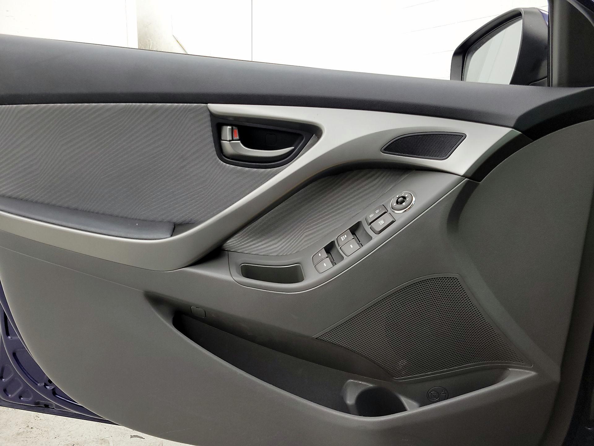 Thumbnail: 2013 Hyundai Elantra - 12