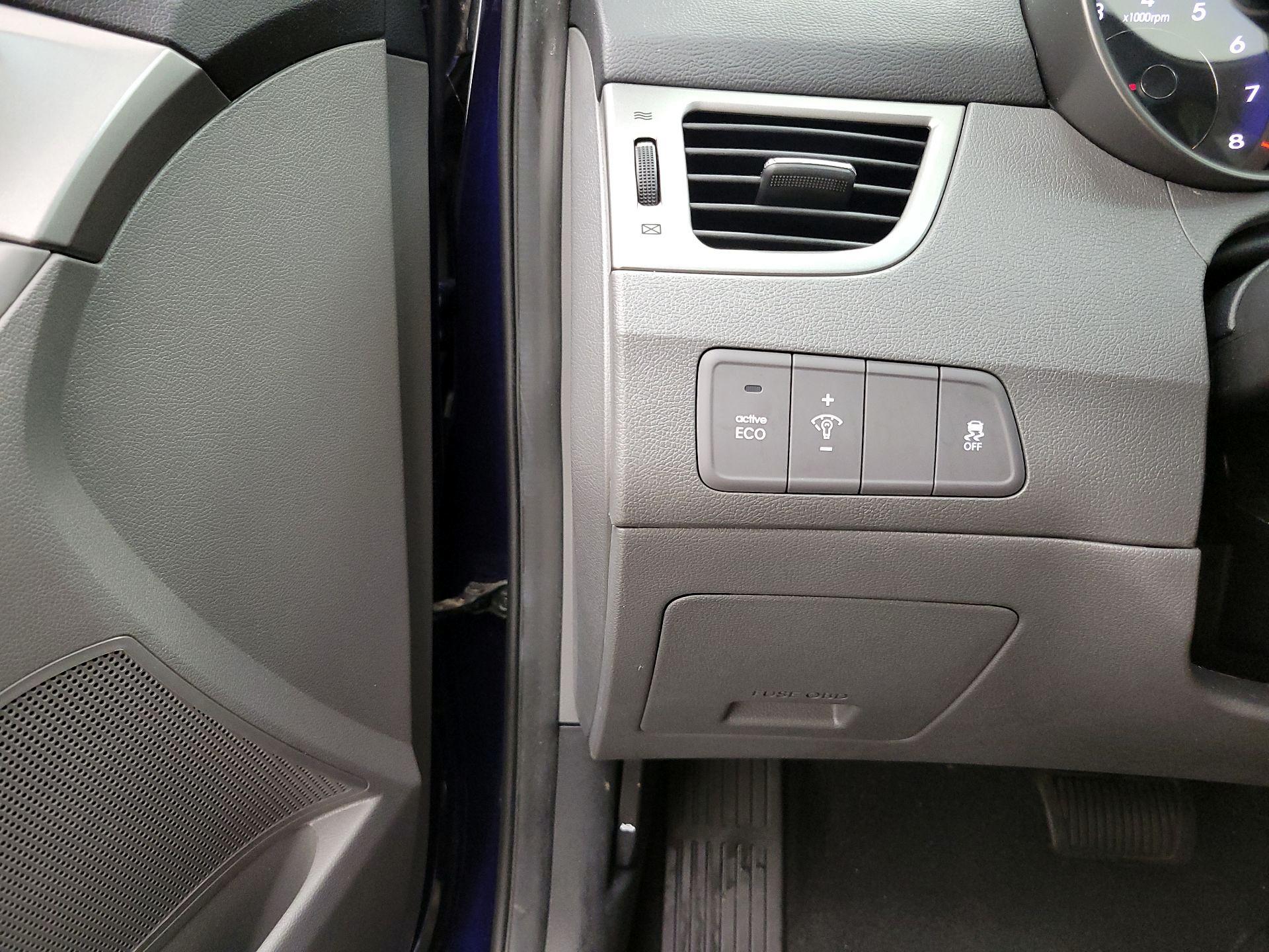 Thumbnail: 2013 Hyundai Elantra - 13