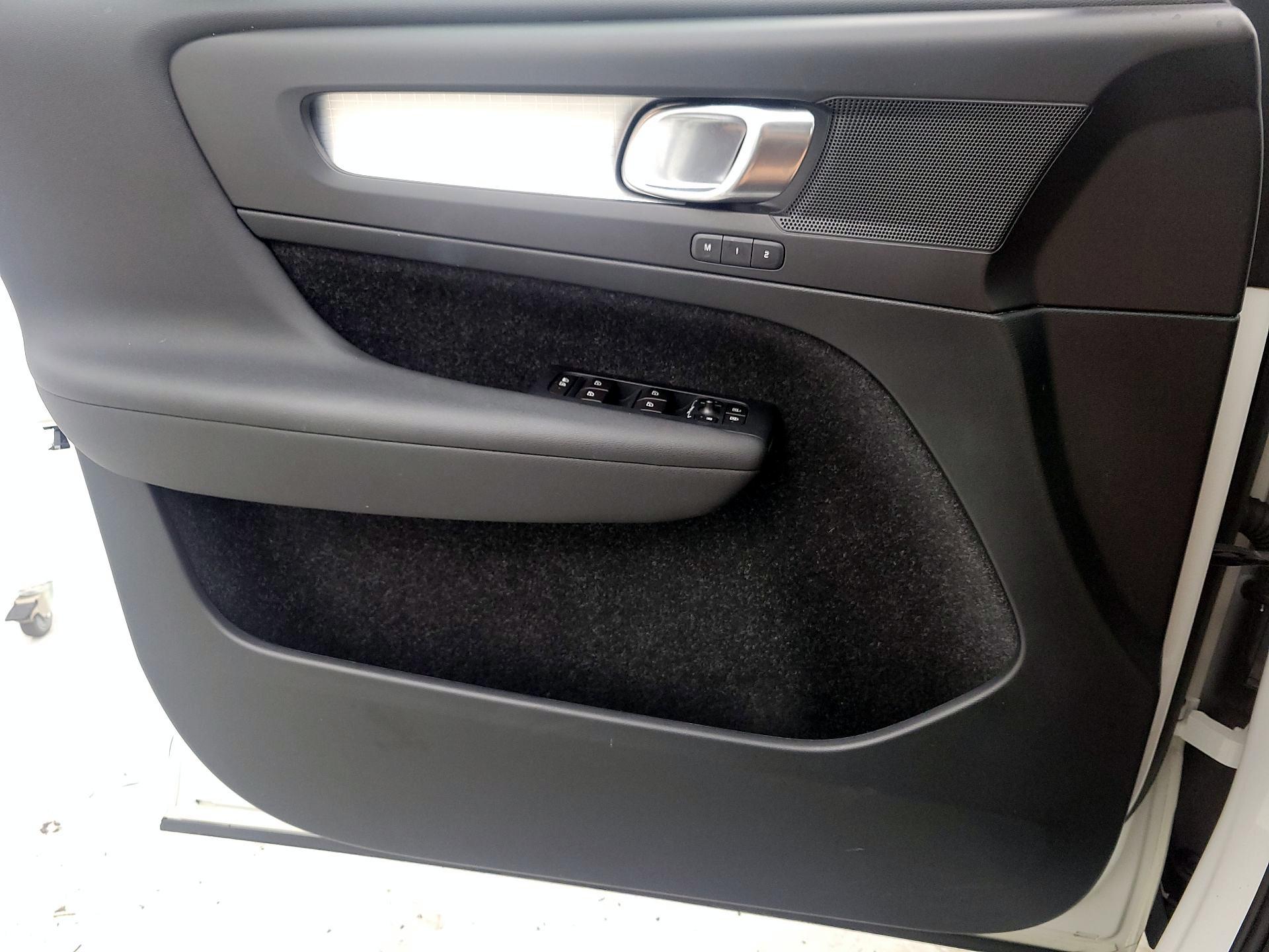 Thumbnail: 2019 Volvo XC40 - 12