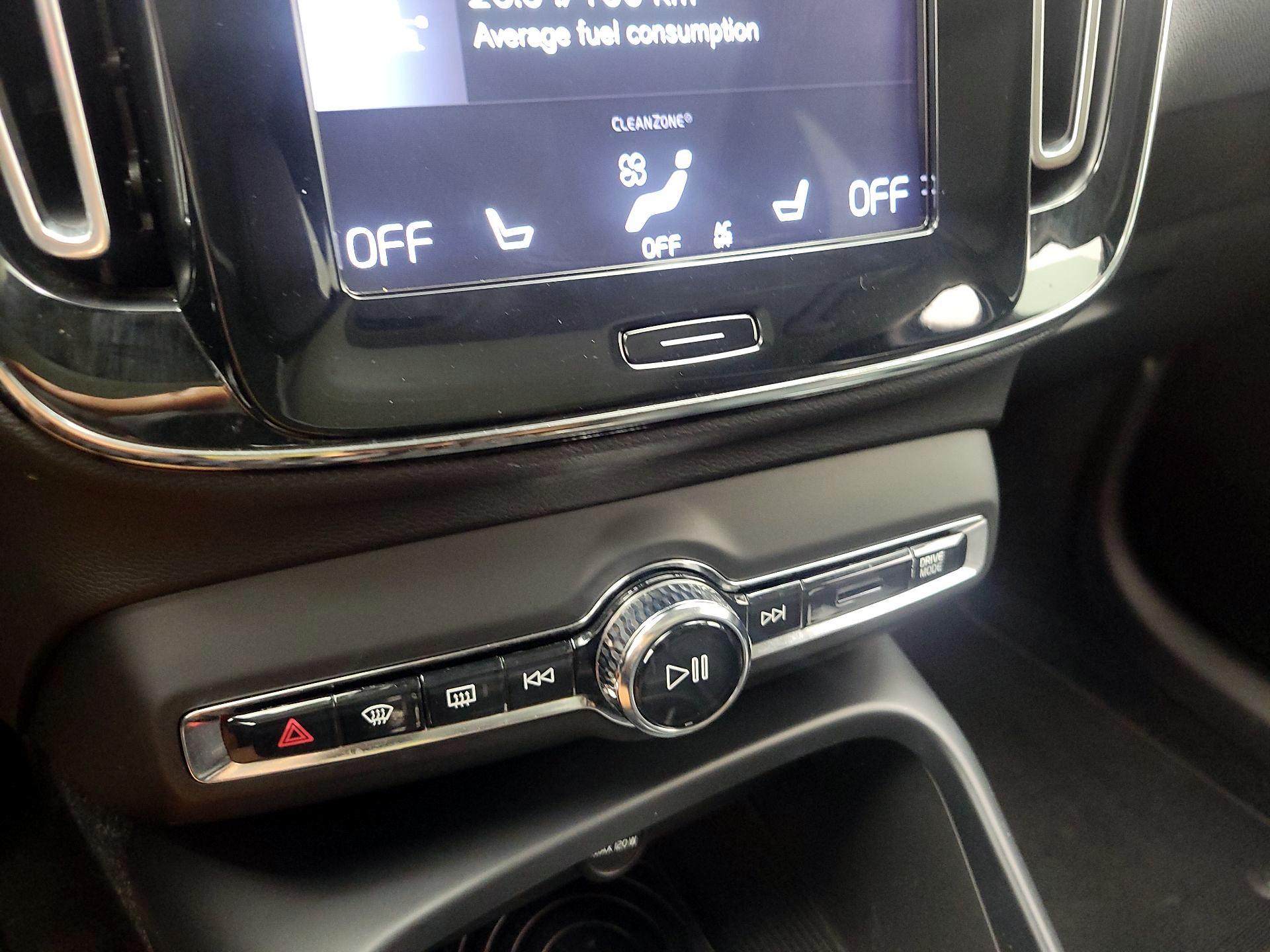 Thumbnail: 2019 Volvo XC40 - 14