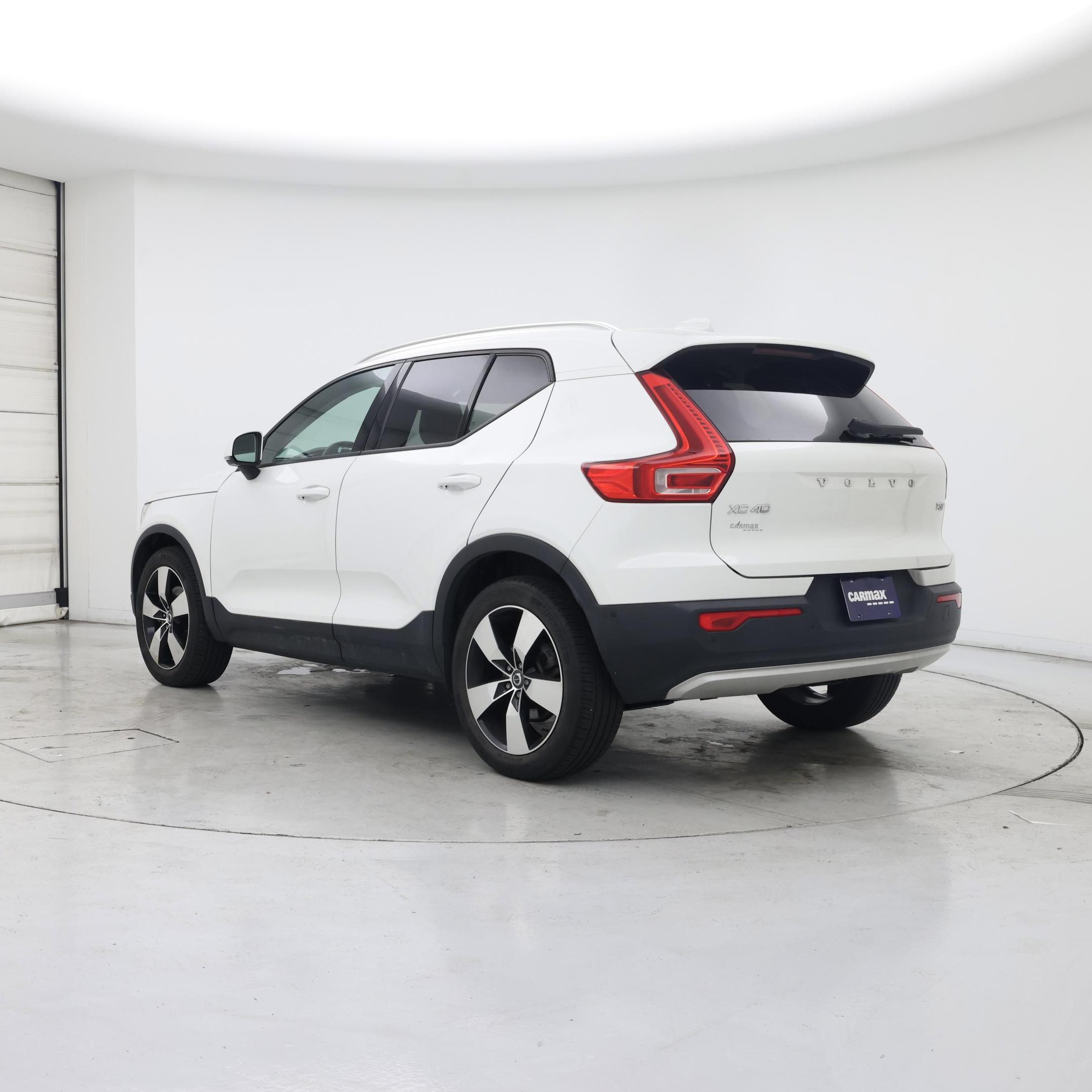 Thumbnail: 2019 Volvo XC40 - 2
