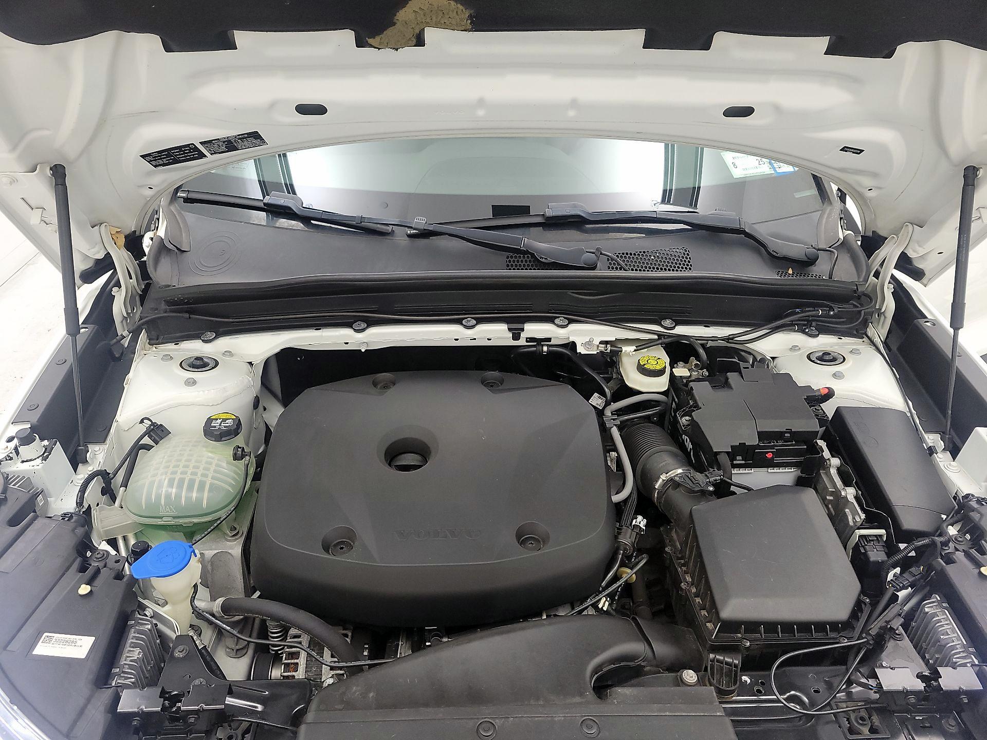 Thumbnail: 2019 Volvo XC40 - 20
