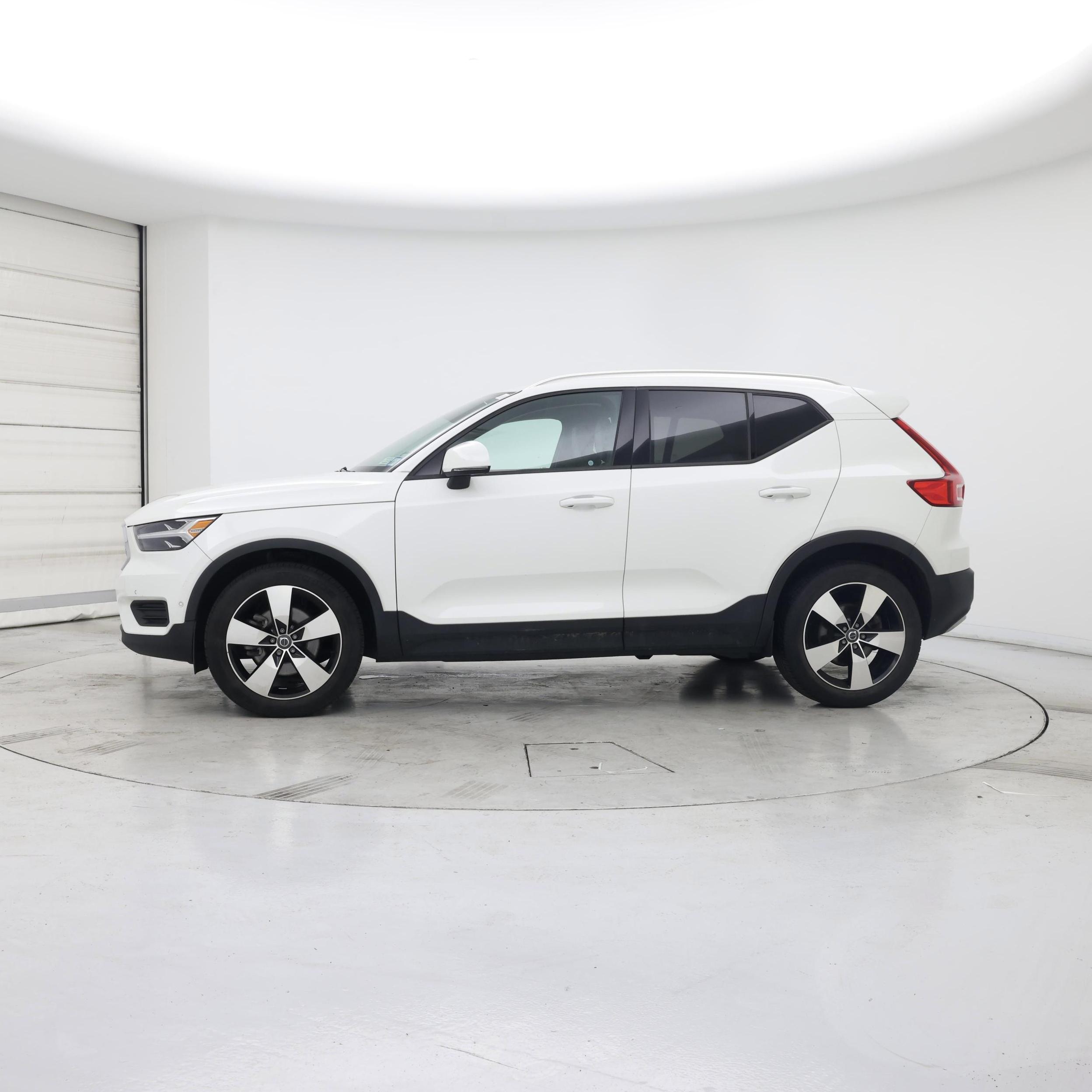 Thumbnail: 2019 Volvo XC40 - 3