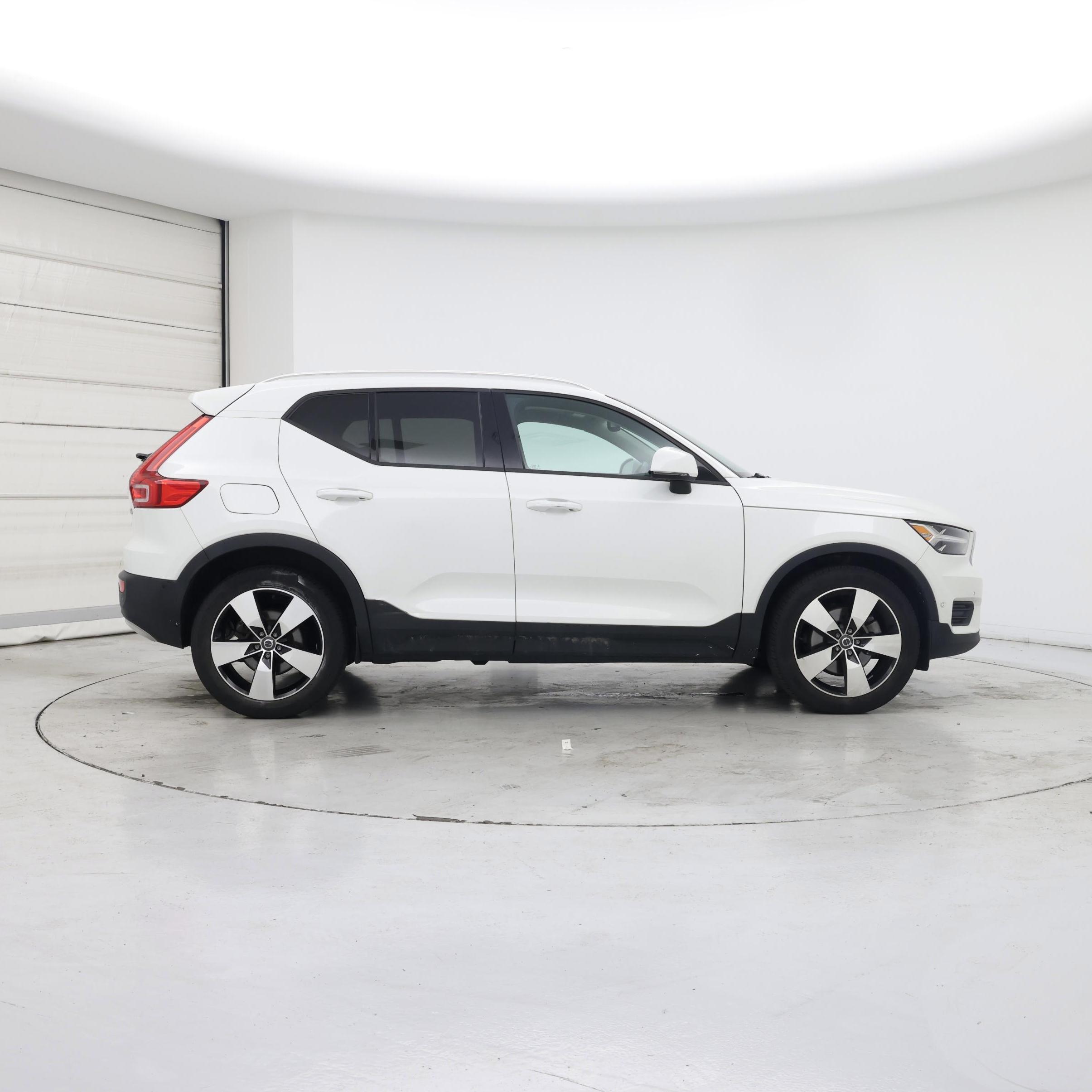 Thumbnail: 2019 Volvo XC40 - 7