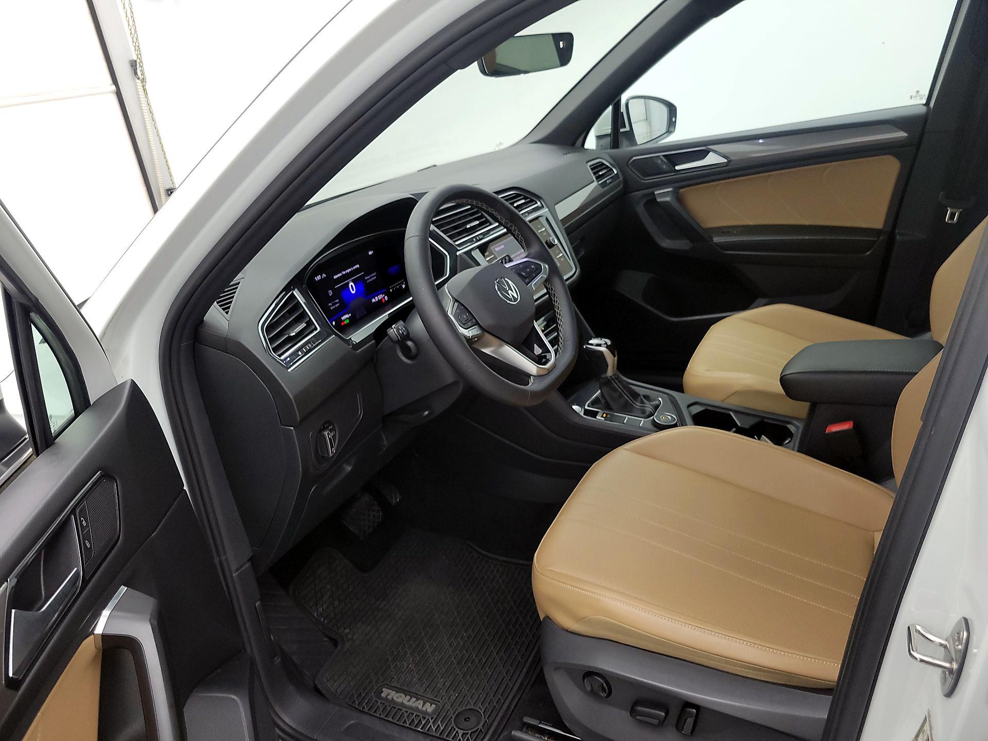 Thumbnail: 2023 Volkswagen Tiguan - 11