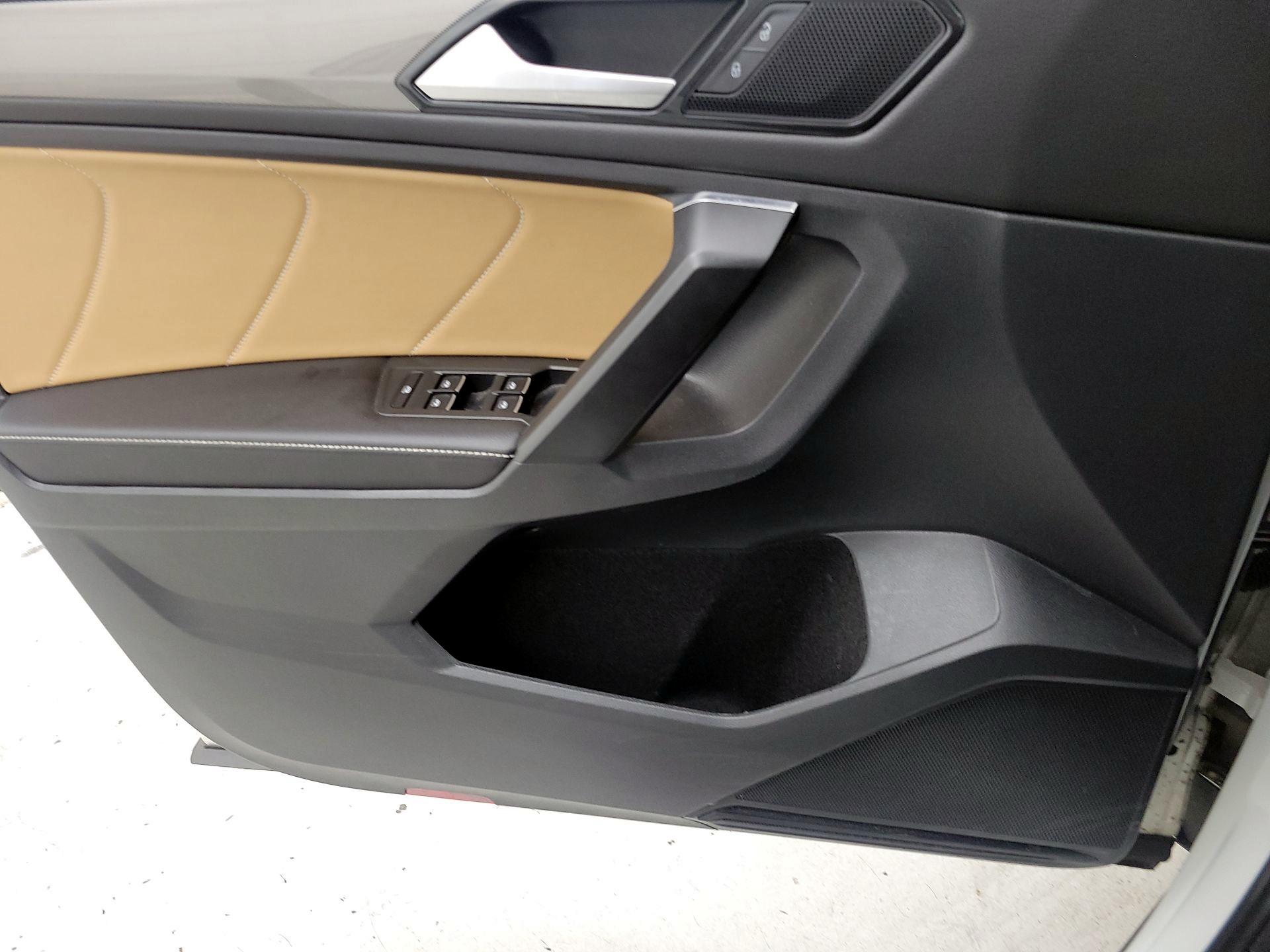 Thumbnail: 2023 Volkswagen Tiguan - 12