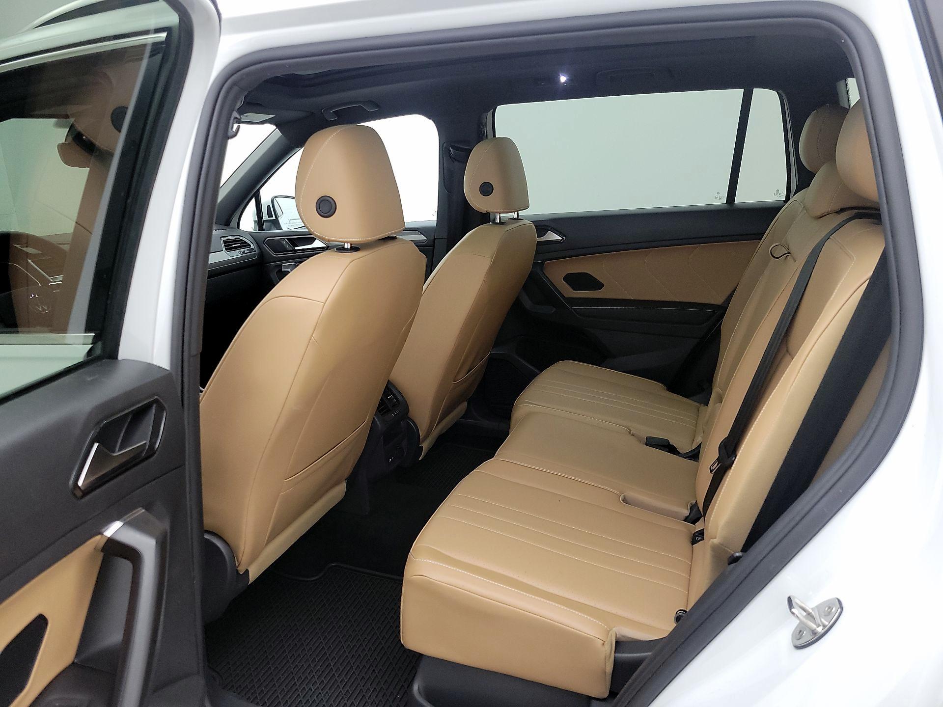 Thumbnail: 2023 Volkswagen Tiguan - 20